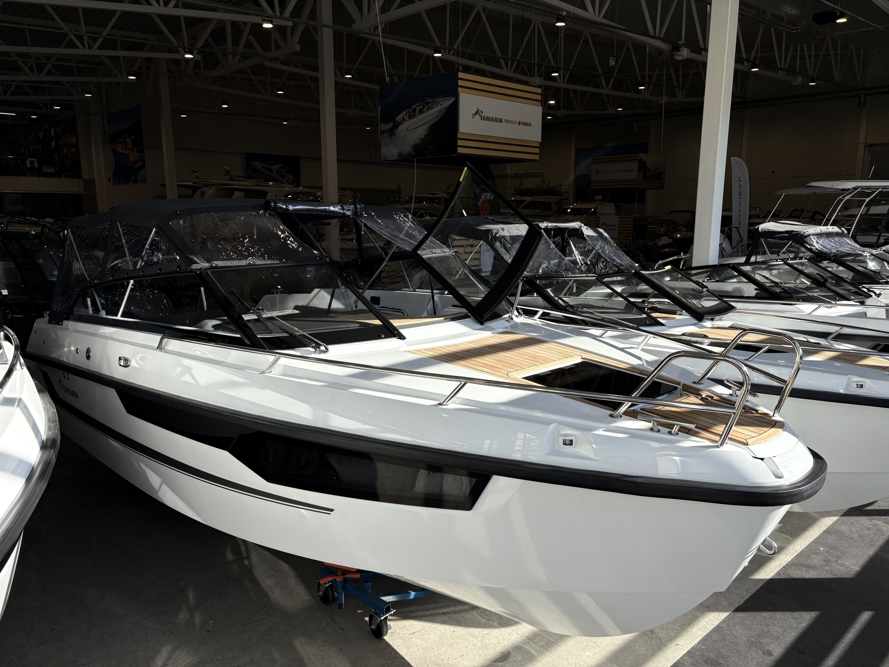 Produktbild 1 - Yamarin 67 DC Premium Yamaha F225 XCB  2026