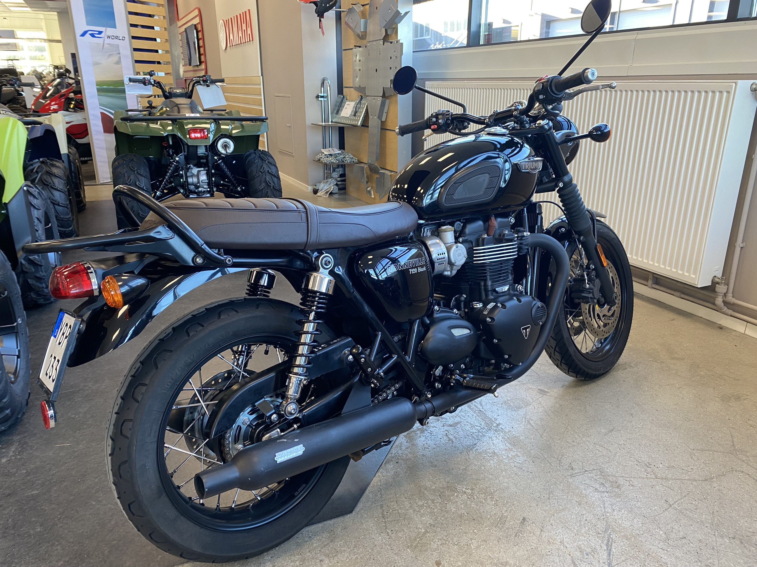 Produktbild 1 - Triumph BONNEVILLE T120 BLACK 2016