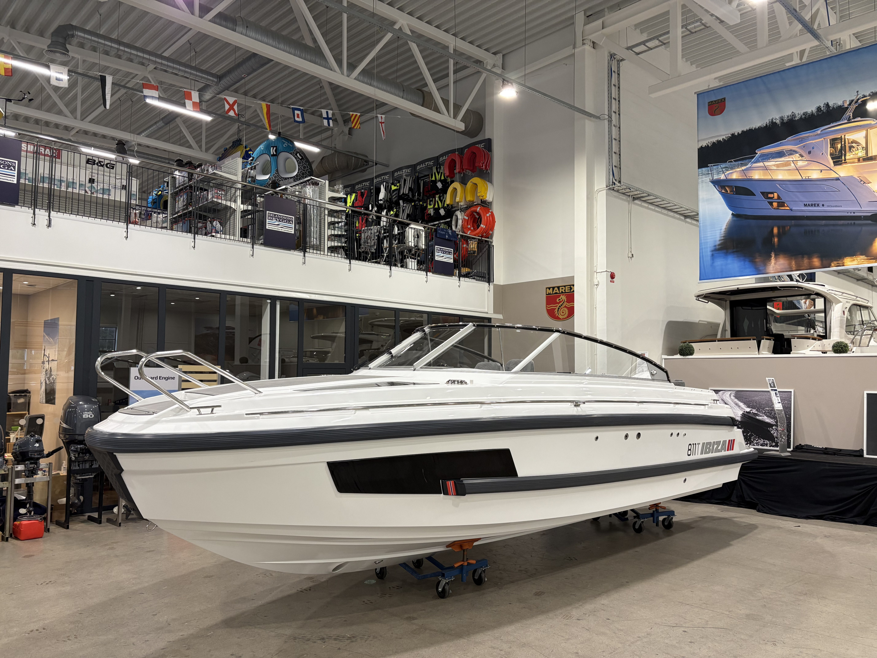 Produktbild 1 - Ibiza 811 Touring Yamaha F300 XSB2 White  2026