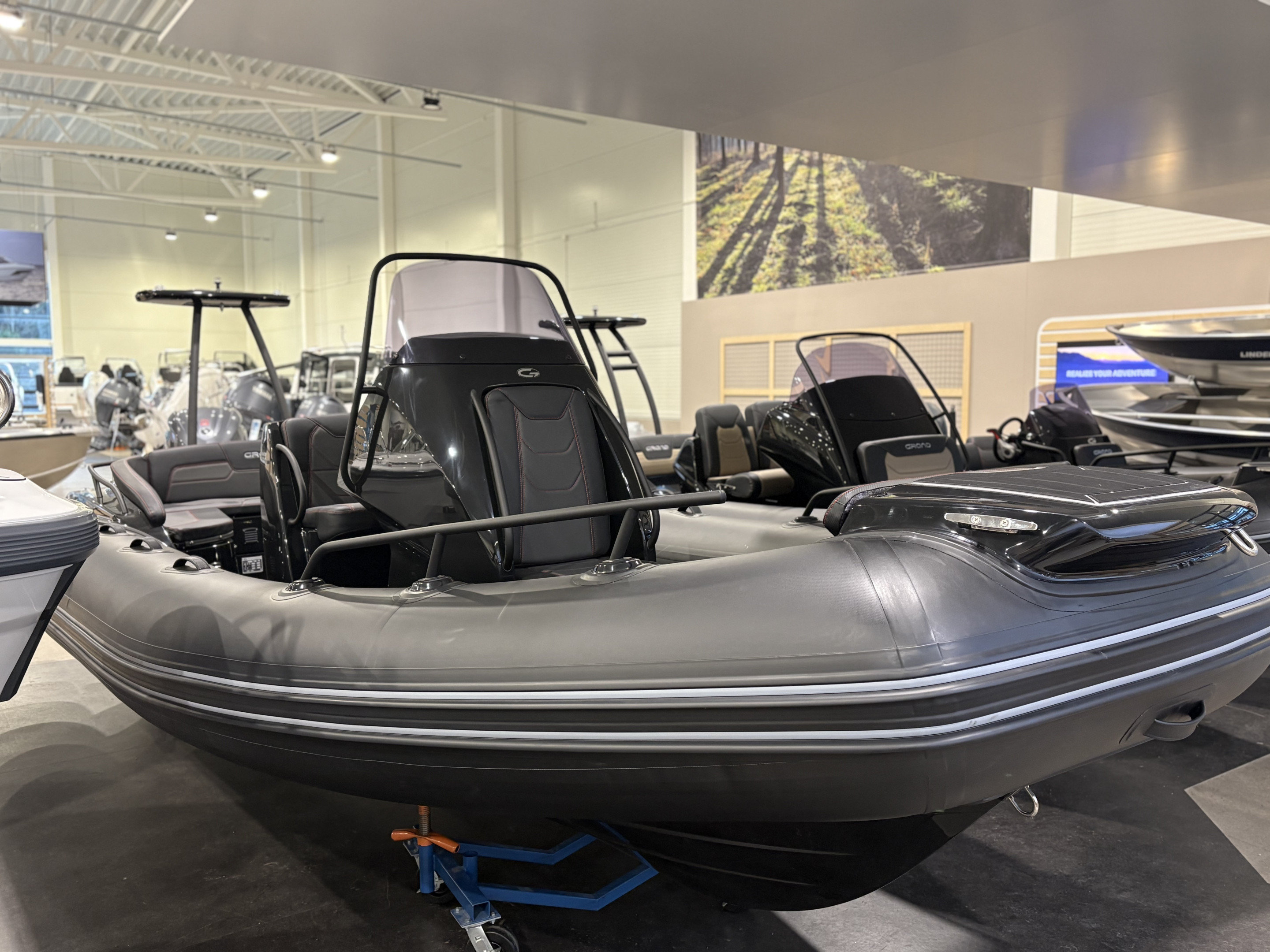 Produktbild 1 - Grand 650 GOLDEN LINE BLACK EDT 2026 med Yamaha F1