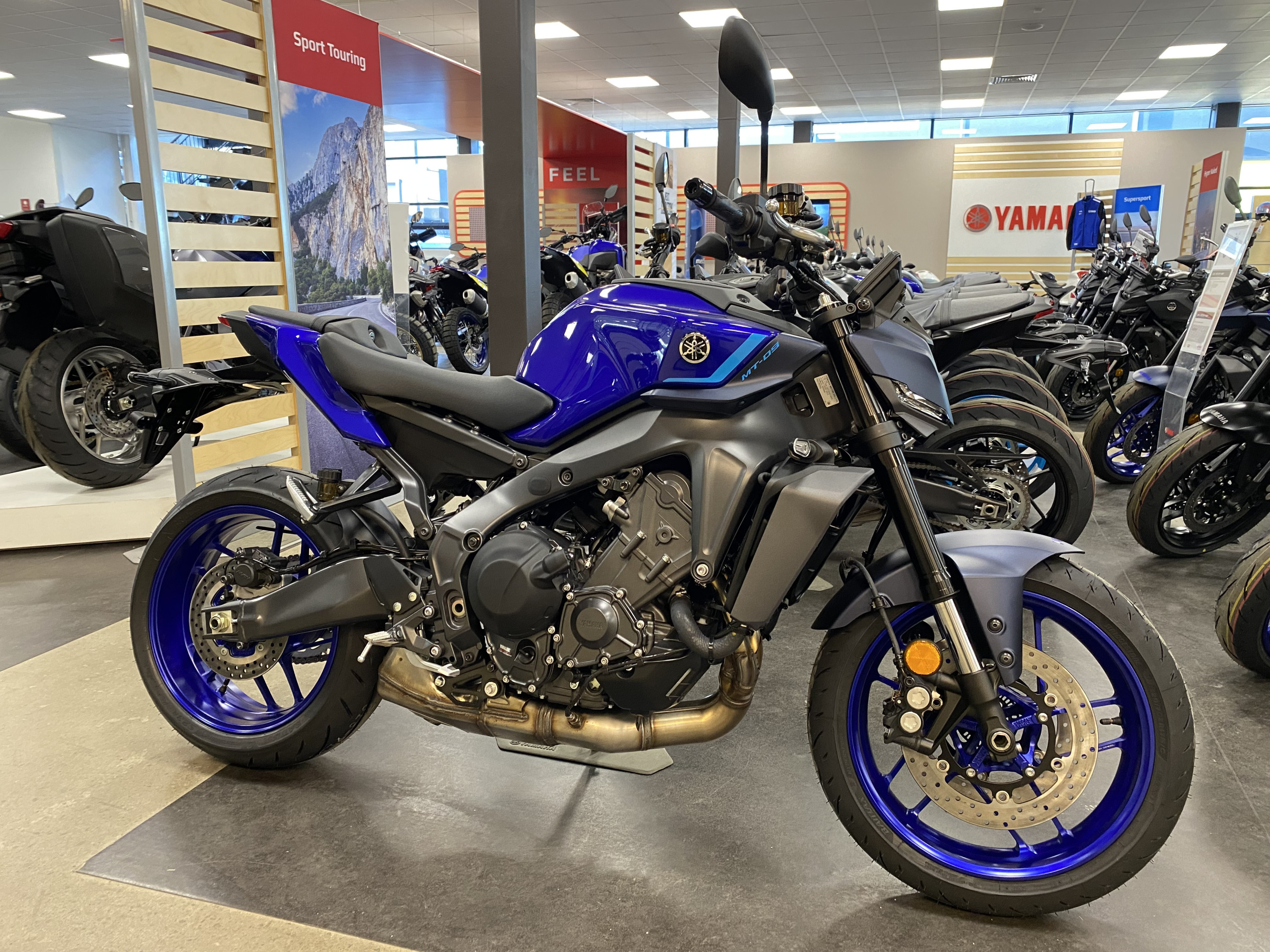 Produktbild 1 - Yamaha MT-09 Icon Blue   2025