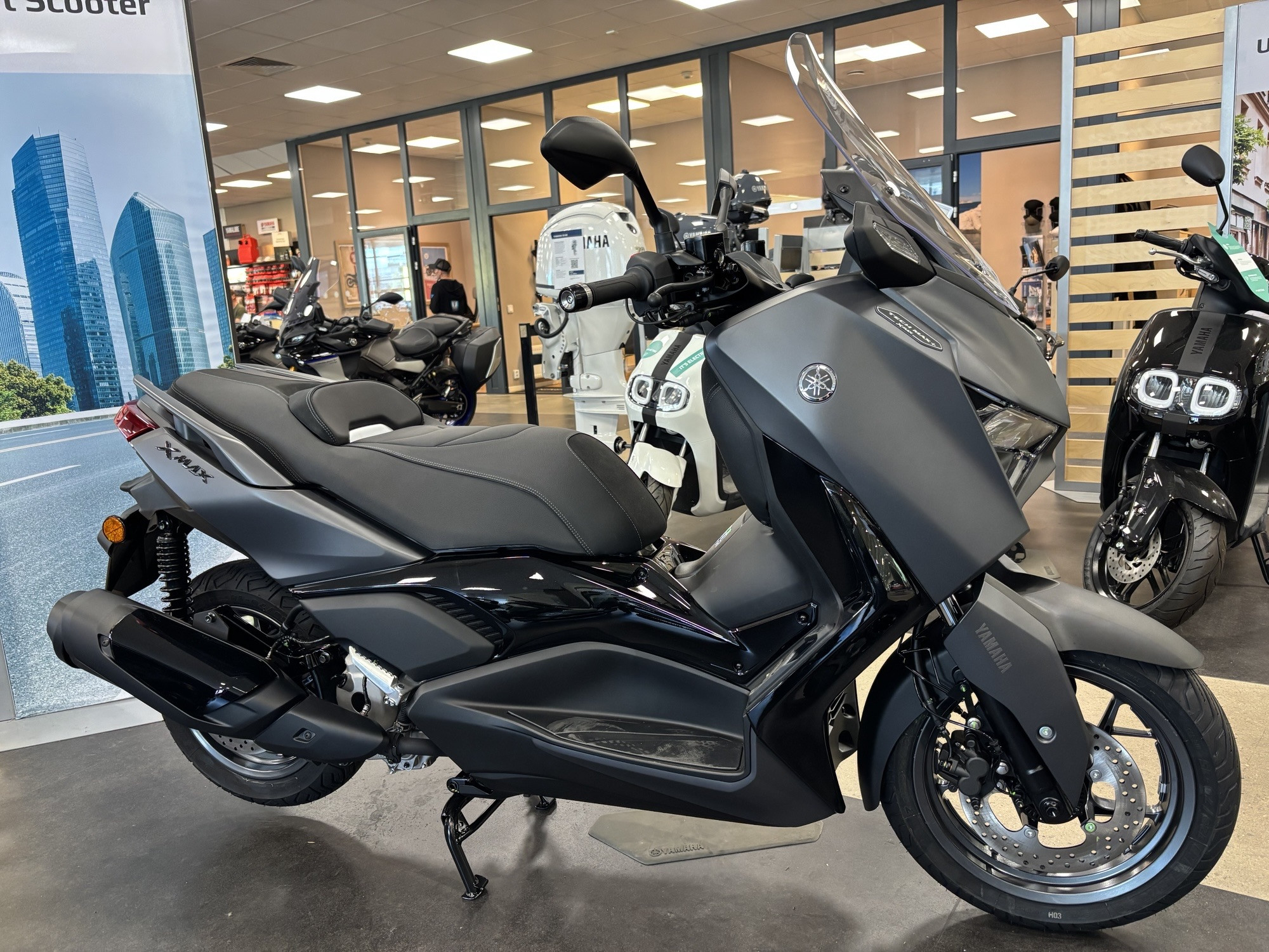 Produktbild 1 - Yamaha XMAX 300 TECH MAX+   2026