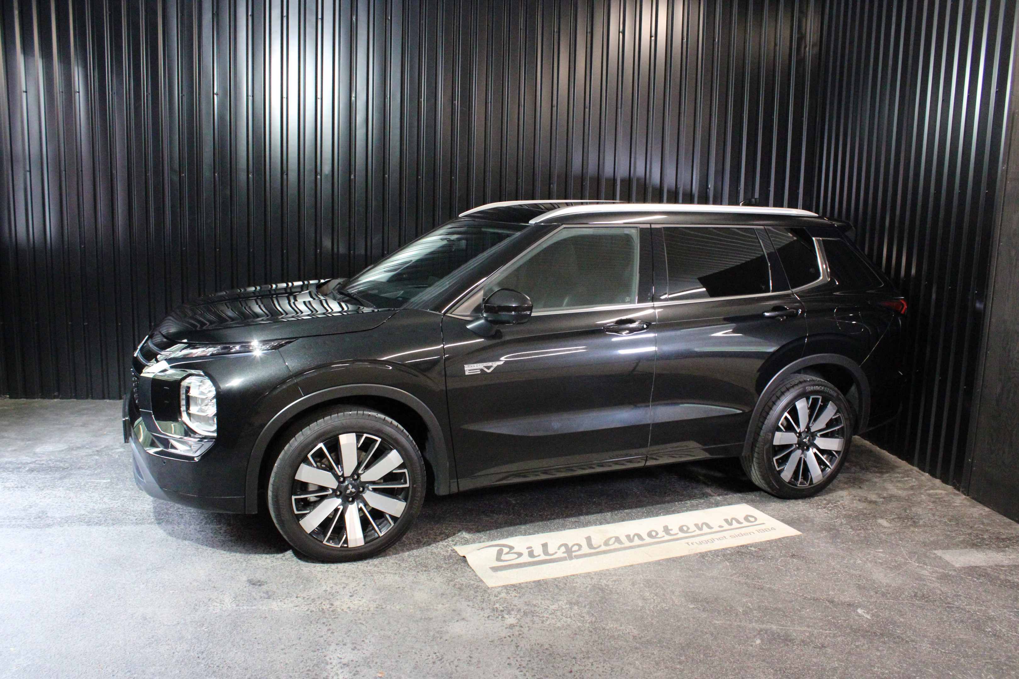 [general.product.image.short] 1 - Mitsubishi Outlander PHEV Instyle Black Diamond 20