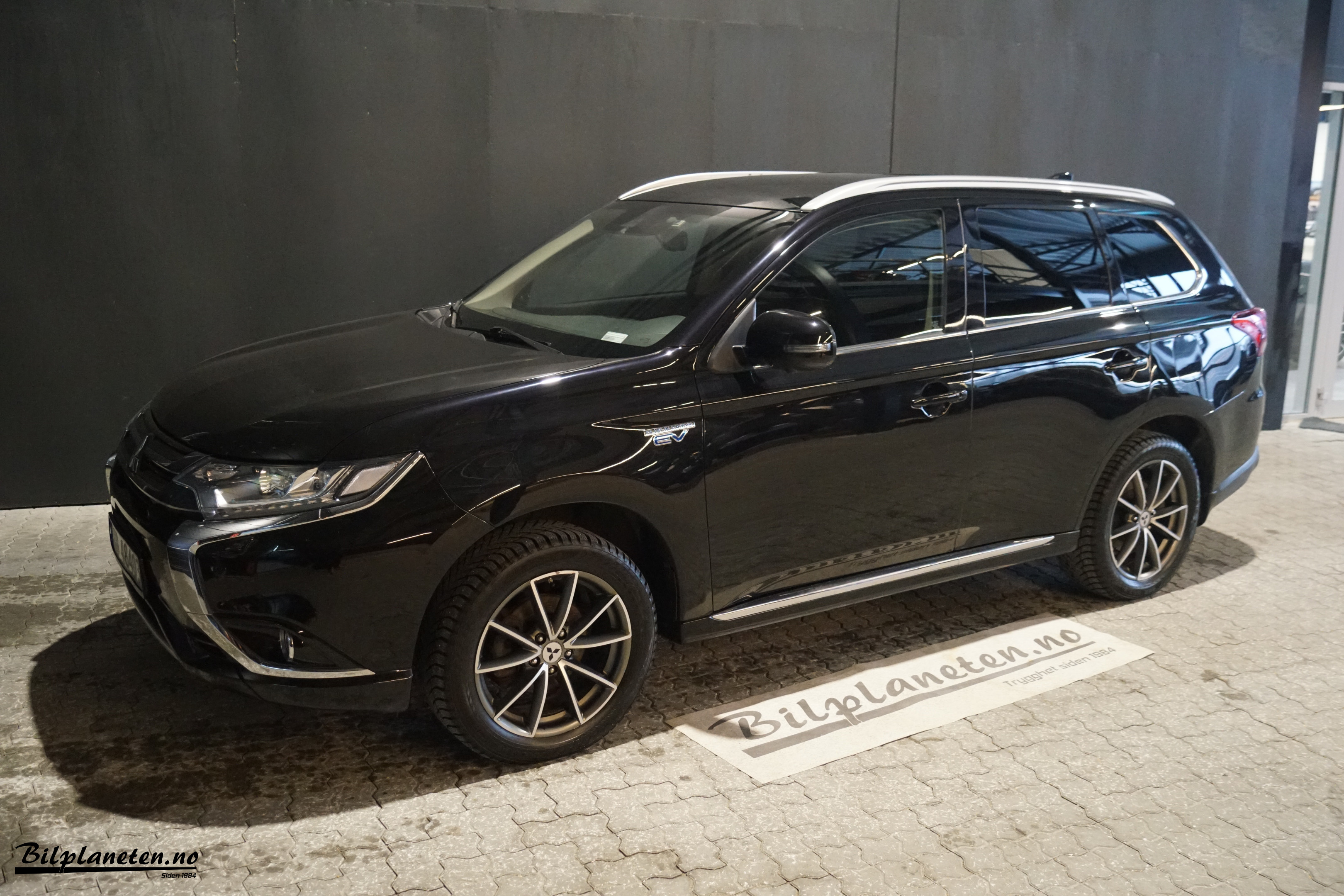 [general.product.image.short] 1 - Mitsubishi Outlander Instyle+ PHEV 2018