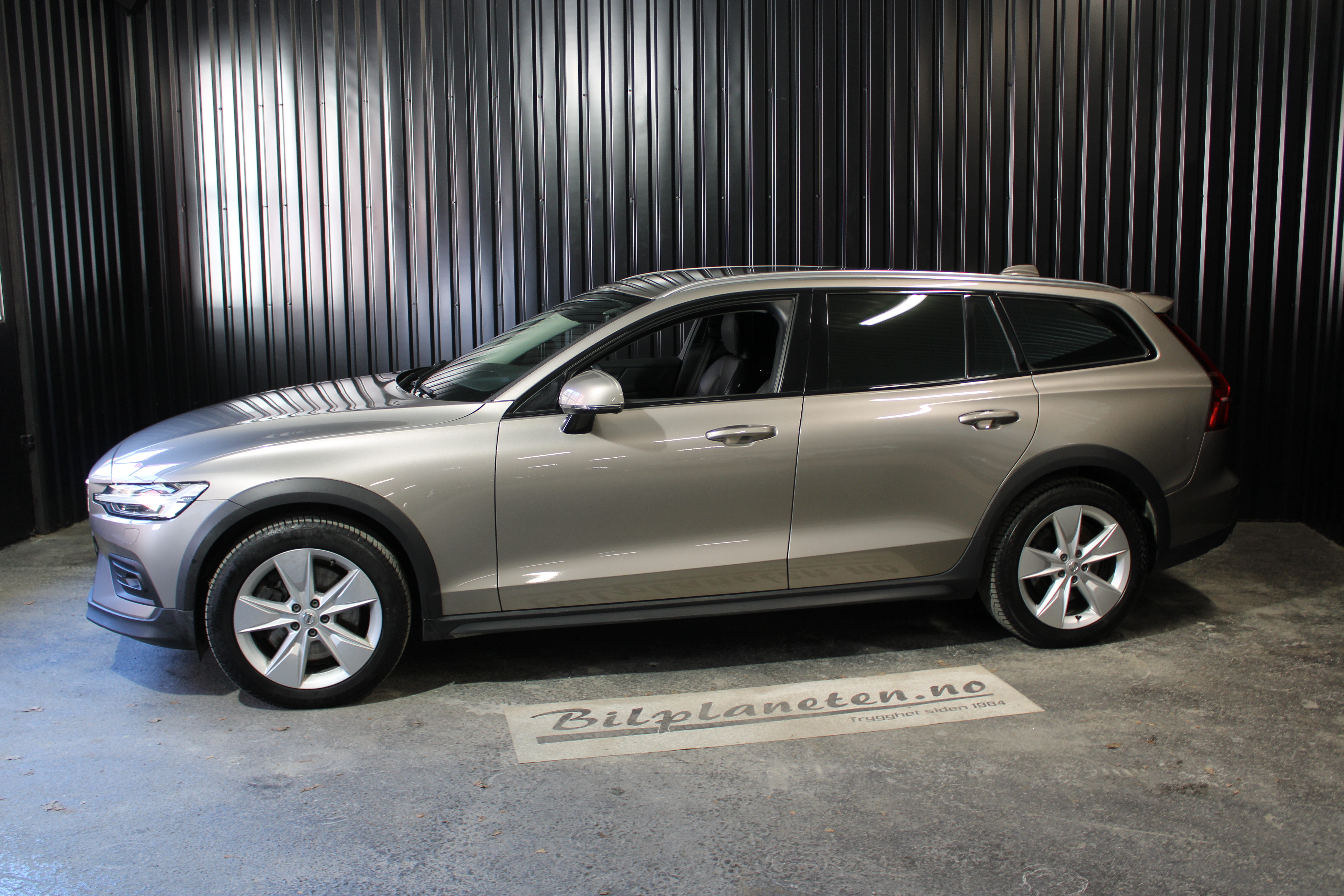 [general.product.image.short] 1 - Volvo V60 Cross Country 2021