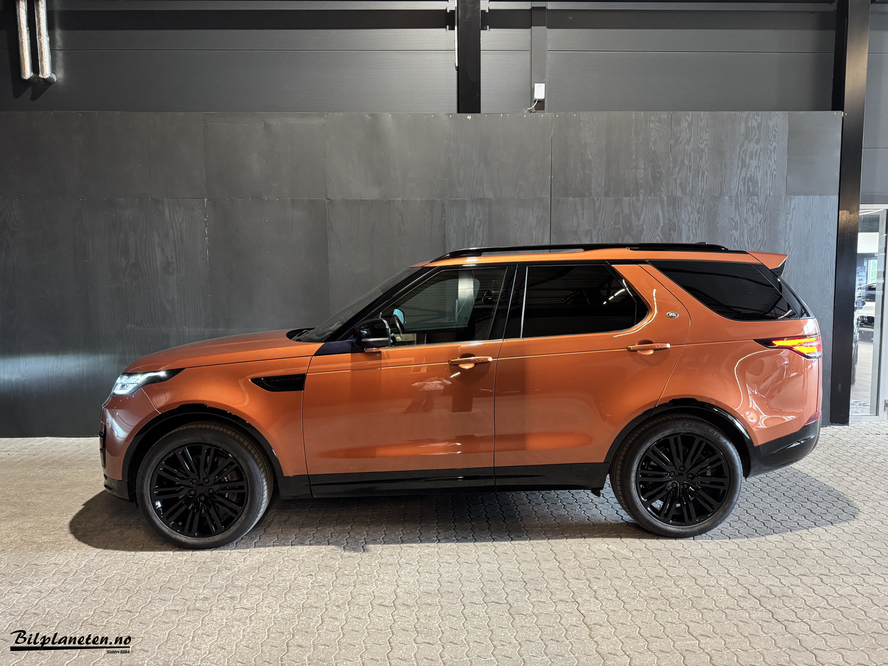 [general.product.image.short] 1 - Land Rover Discovery 2018