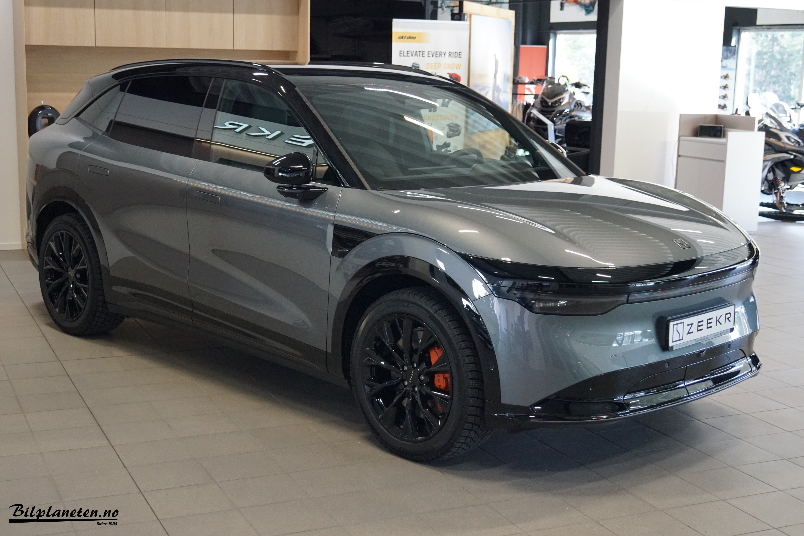 [general.product.image.short] 1 - Zeekr 7X  Privilege AWD Tech Grey/Sort skinn 2026