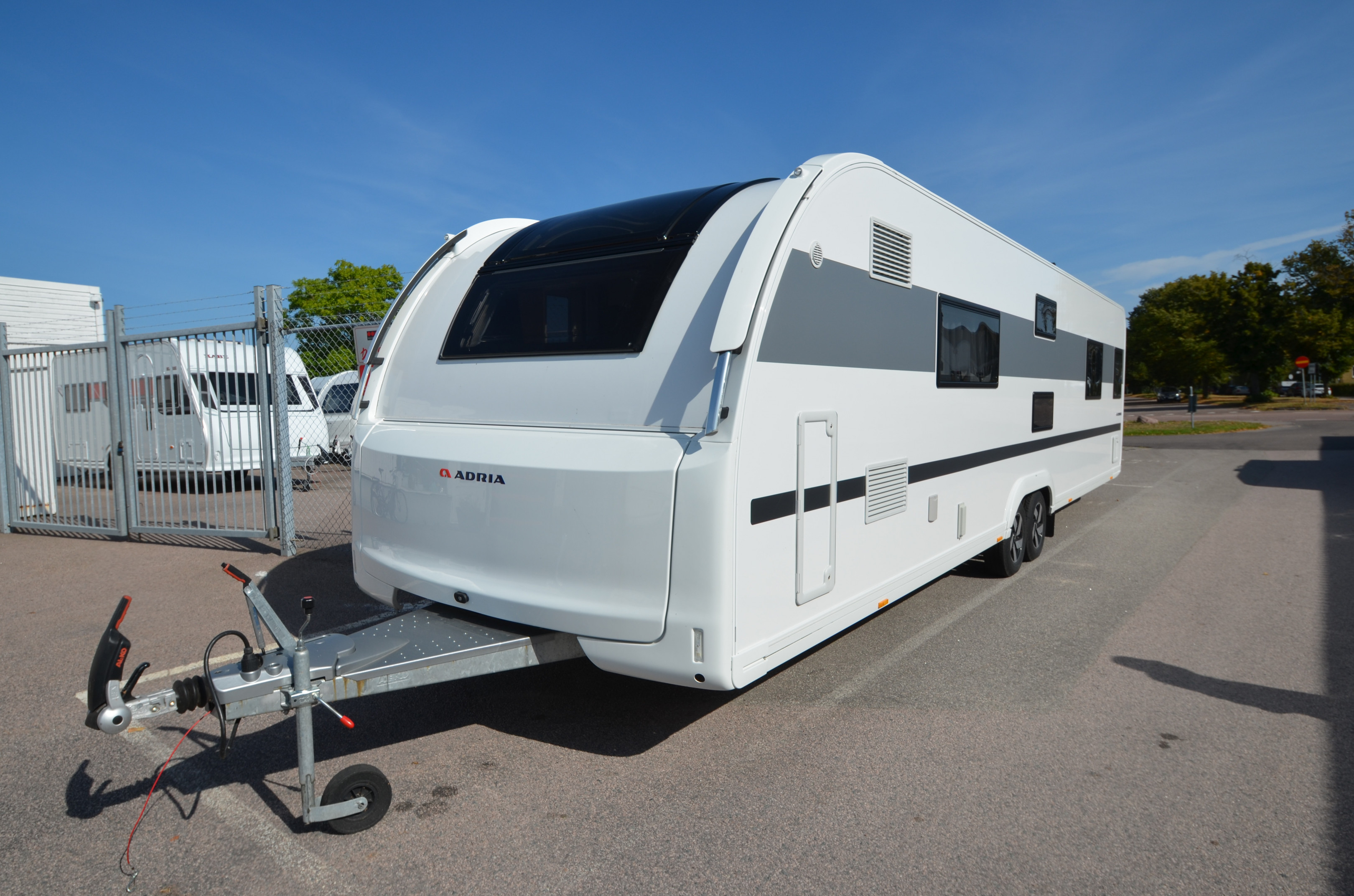 Produktbild 1 - Adria ALPINA 903 HT (Tält + skinnklädsel) 2022