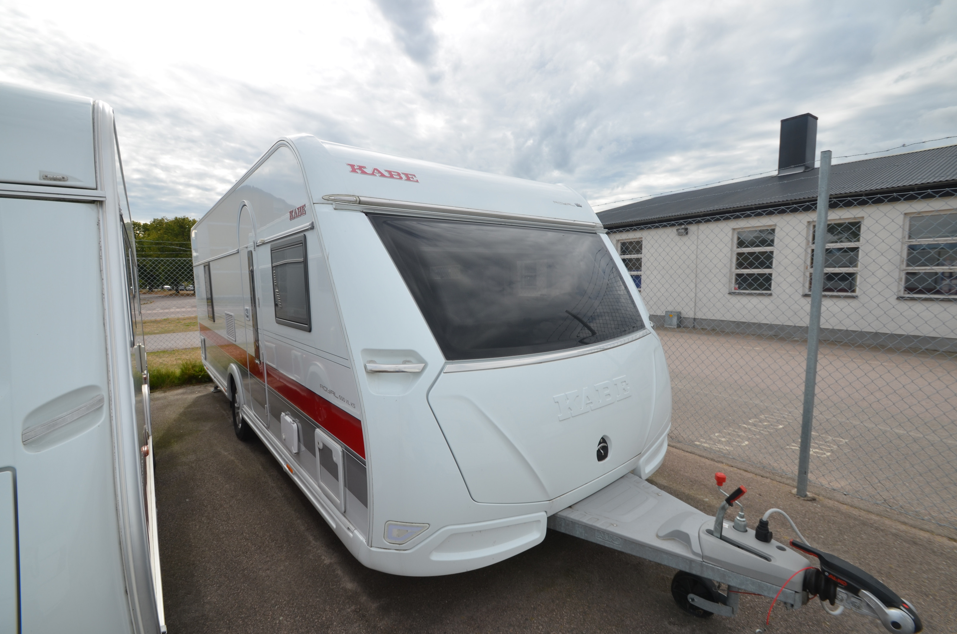 Produktbild 1 - KABE ROYAL 600 XL KS (förtält,solcell) 2022