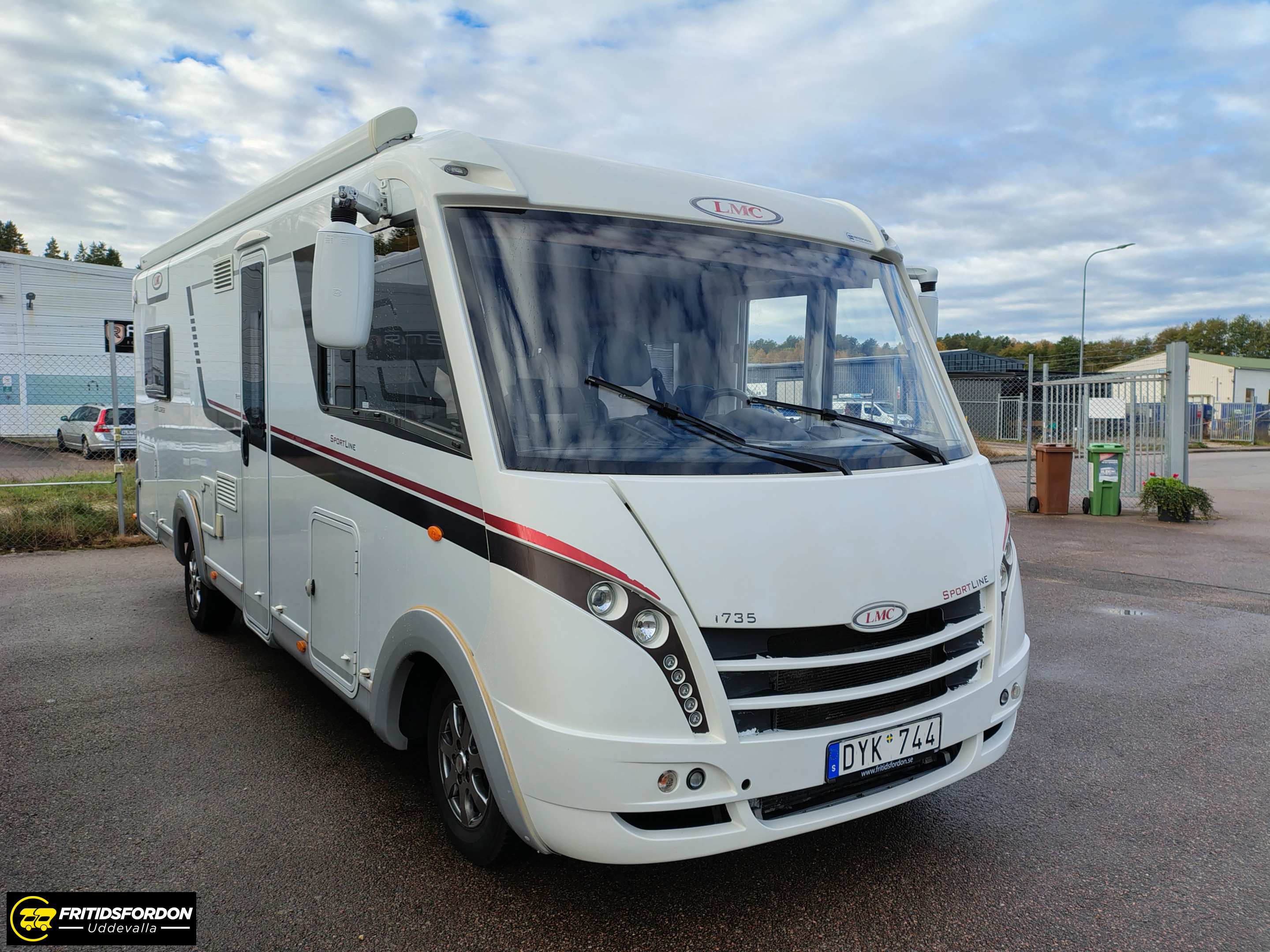 Produktbild 1 - LMC I 745 Explorer Sportline, Automat, Låga enkelb