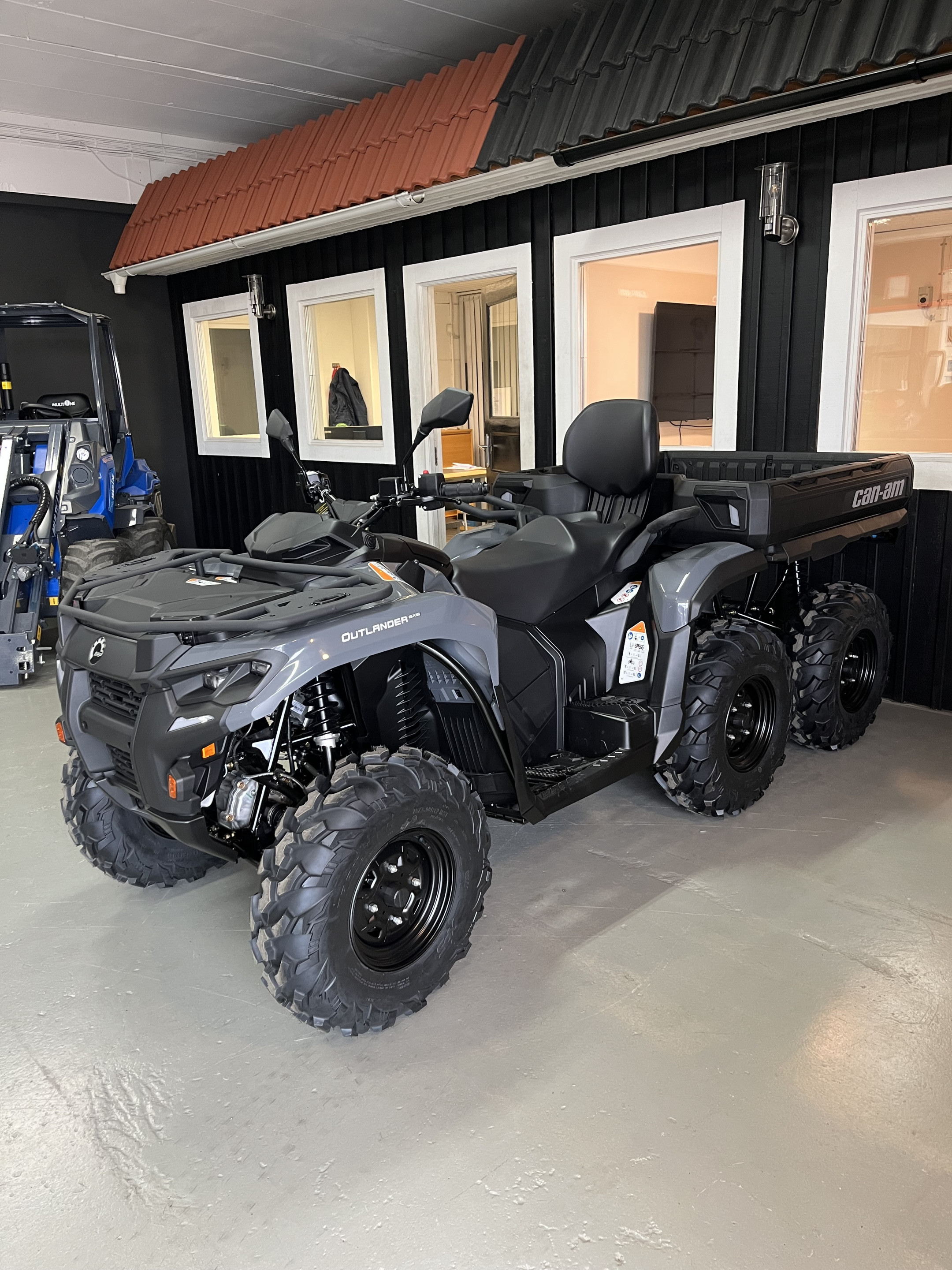 Produktbild 1 - Can-Am Outlander MAX 6x6 DPS 700 Gr Grey TB  2026