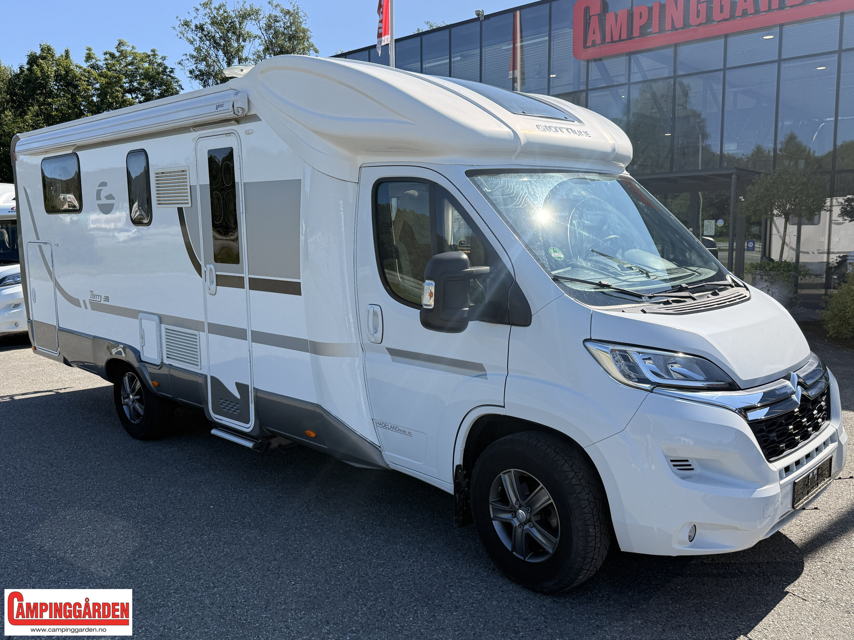 [general.product.image.short] 1 - Giottiline Therry 38 | Queen Bed | Kun 49.200 km |