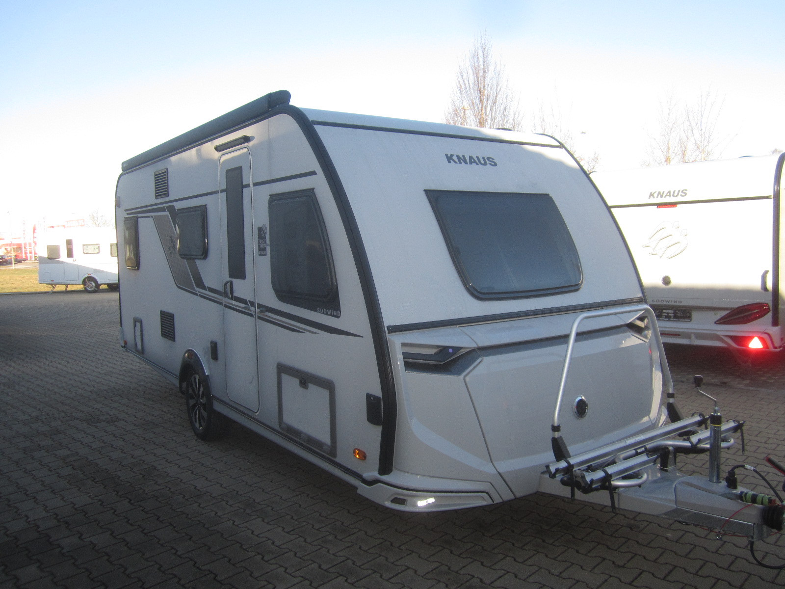 [general.product.image.short] 1 - Knaus SÜDWIND 500 QDK BLACK SELECTION MJ26 LP 43.3