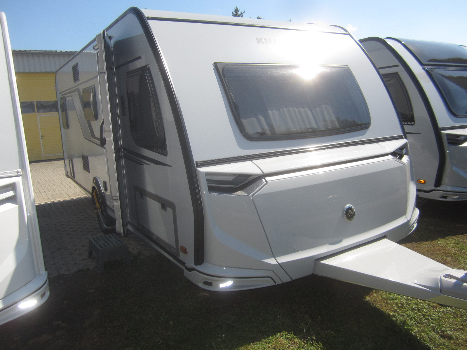 [general.product.image.short] 1 - Knaus SUEDWIND 580 QS BLACK SELECTION MJ26 LP 41.8