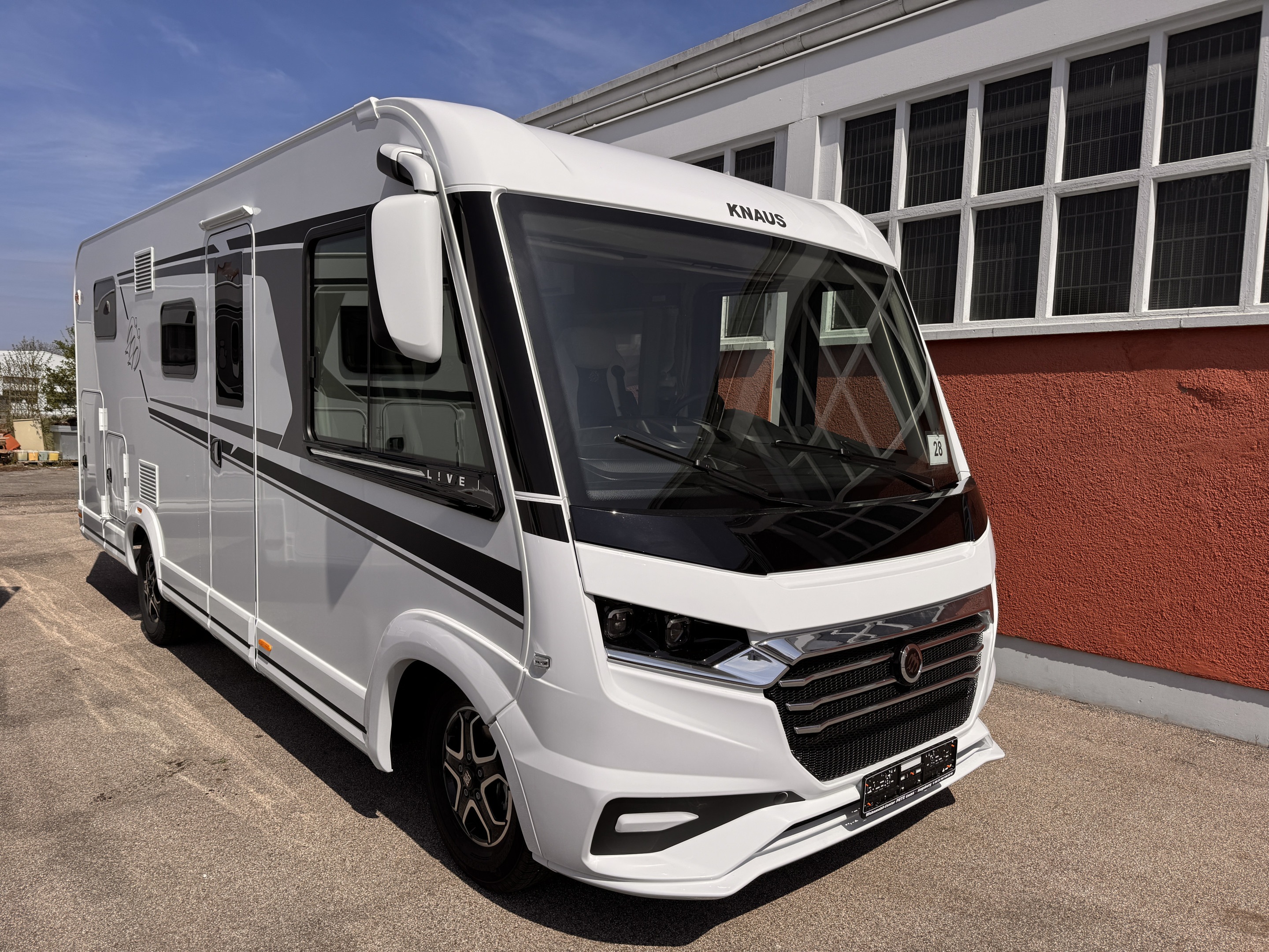 [general.product.image.short] 1 - Knaus L!VE I 650 MEG,132 KW,Automatik,LP 106.721 €