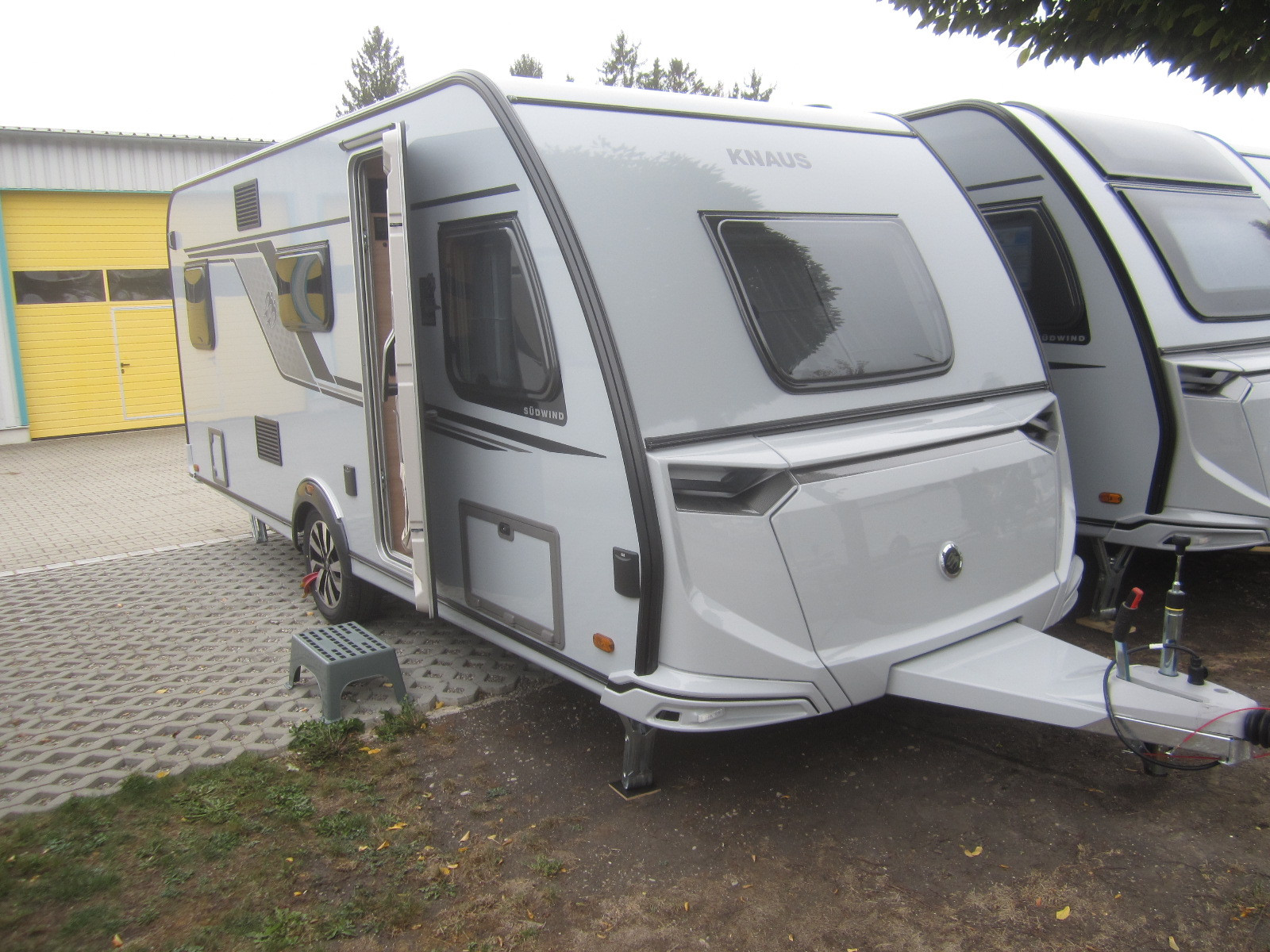 [general.product.image.short] 1 - Knaus SÜDWIND 500 QDK Black Select MJ2027 LP 41.59