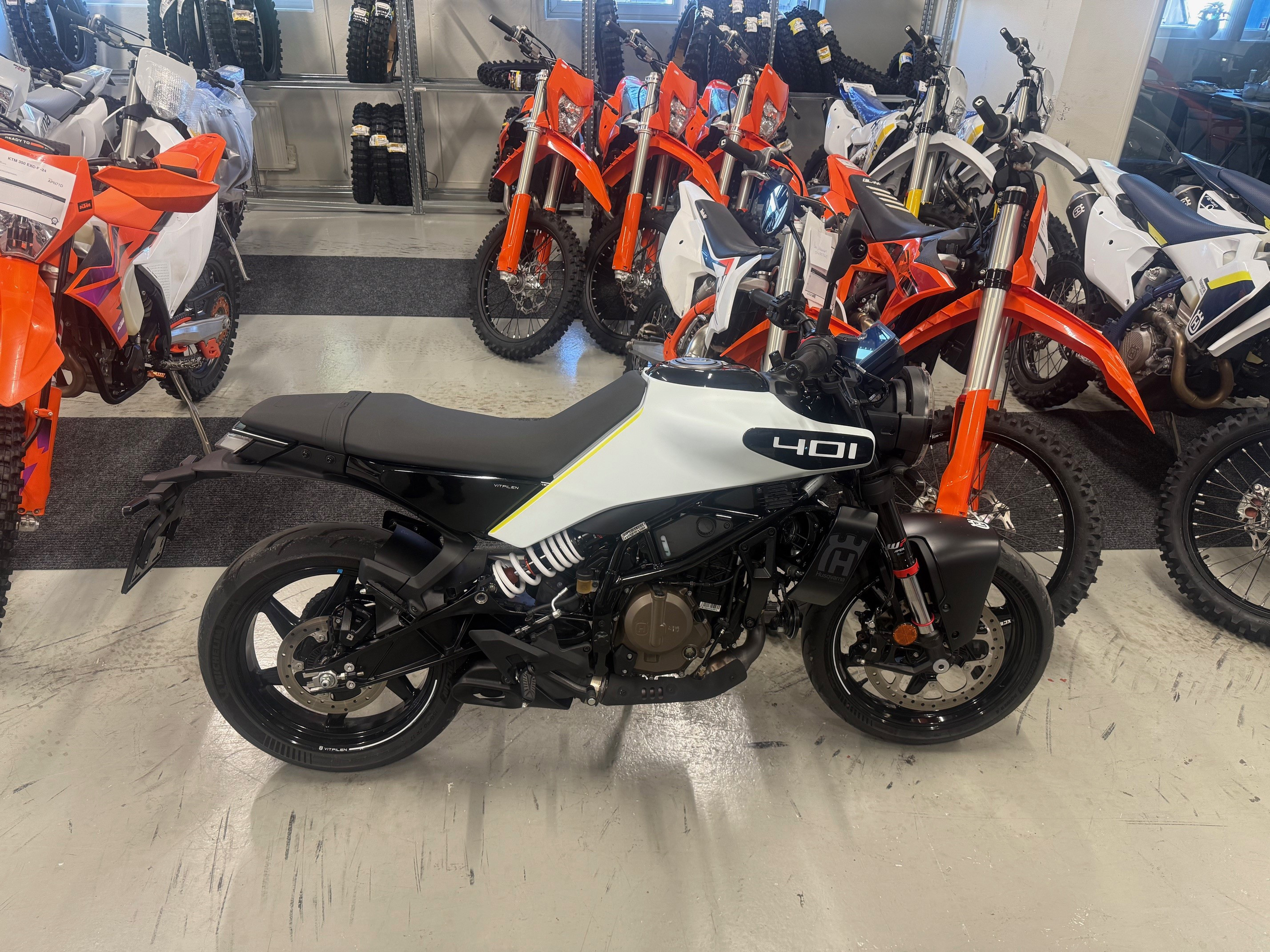 Produktbild 1 - Husqvarna VITPILEN 401 2024