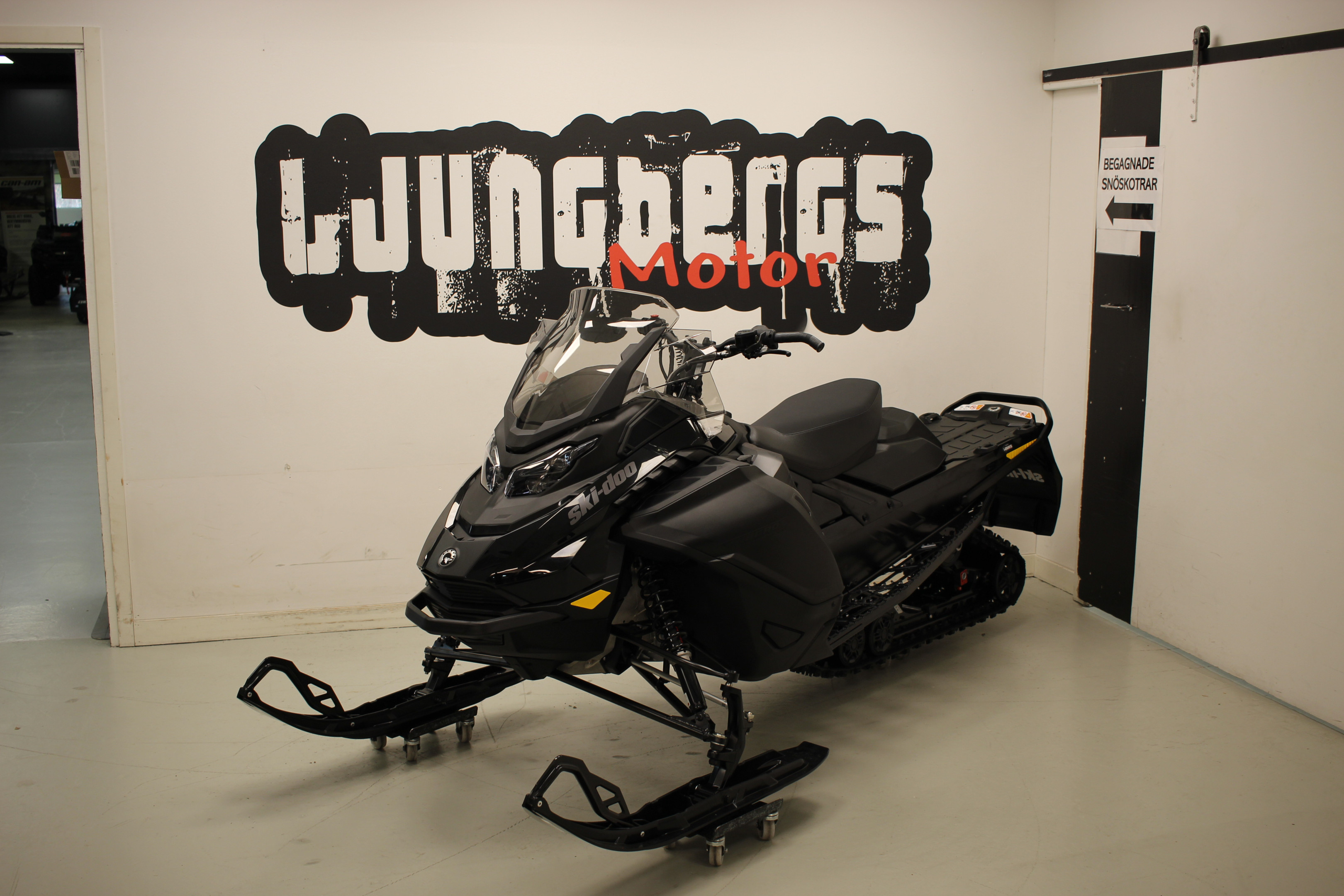 Produktbild 1 - Ski-doo Renegade Adrenaline 900 ACE 137" 2026 2026