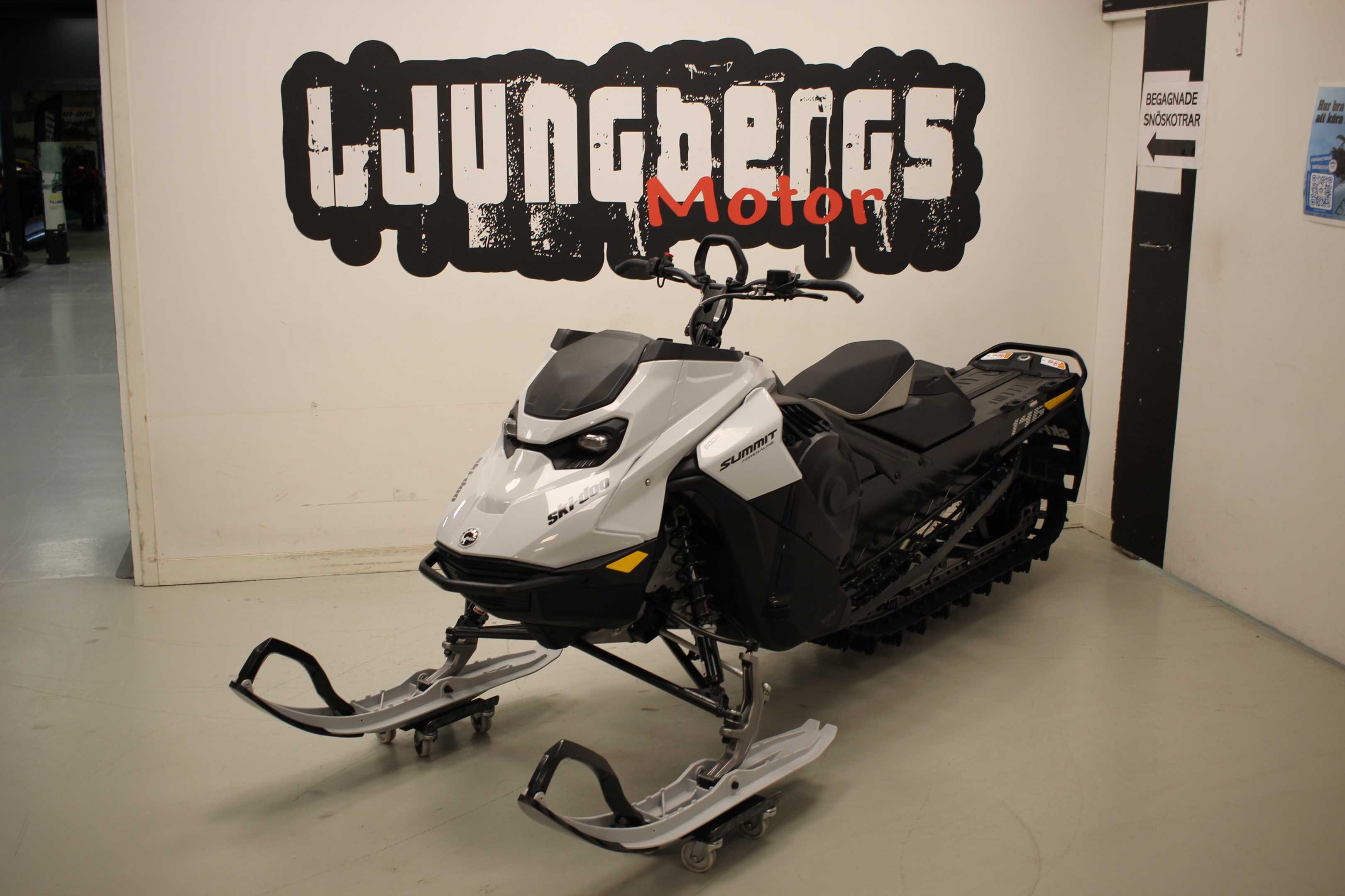 Produktbild 1 - Ski-doo Summit Adrenaline 600R E-tec 146" 2026 202