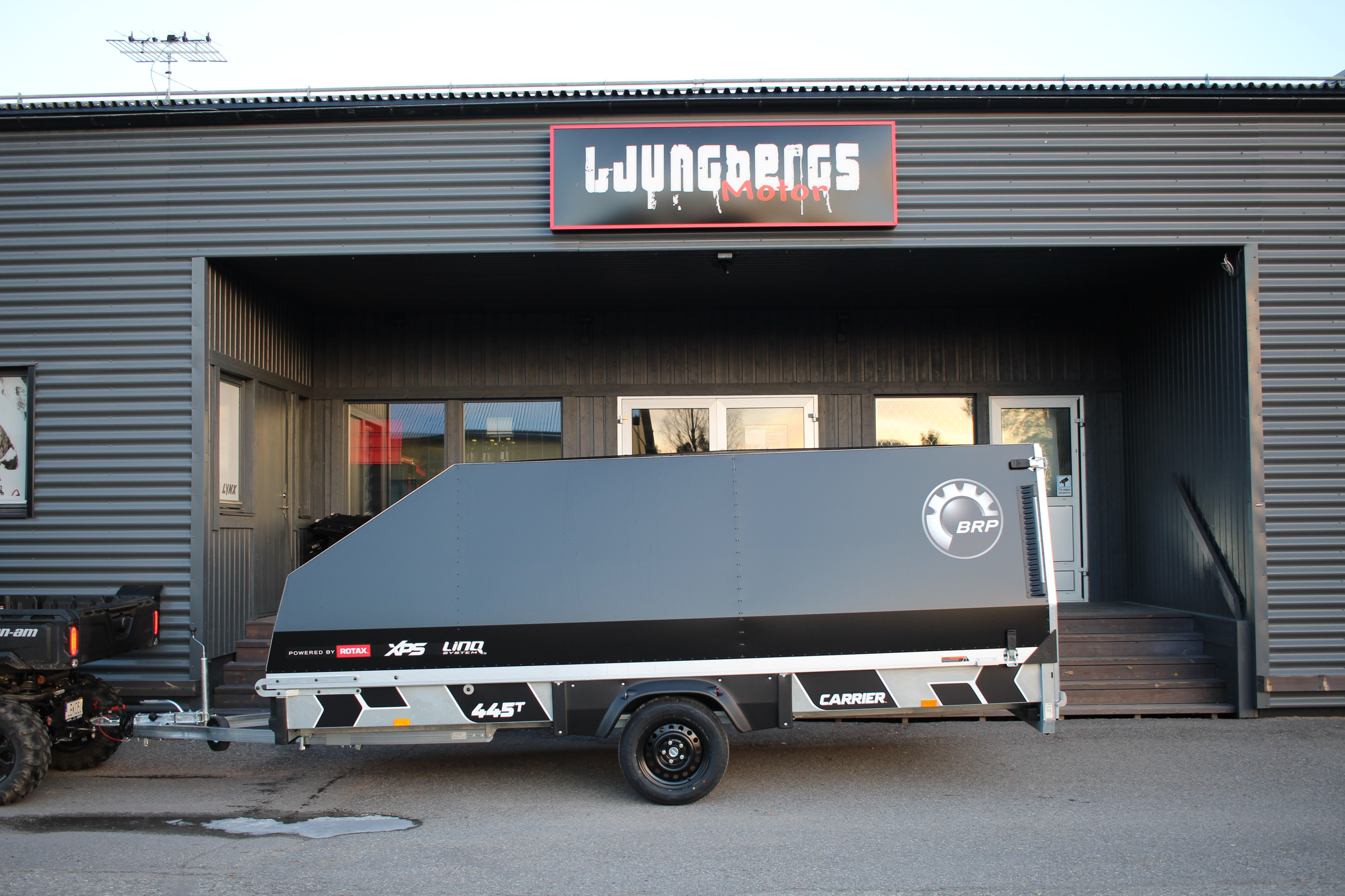 Produktbild 1 - BRP Carrier 445 TXi med kåpa 1160Kg 2026