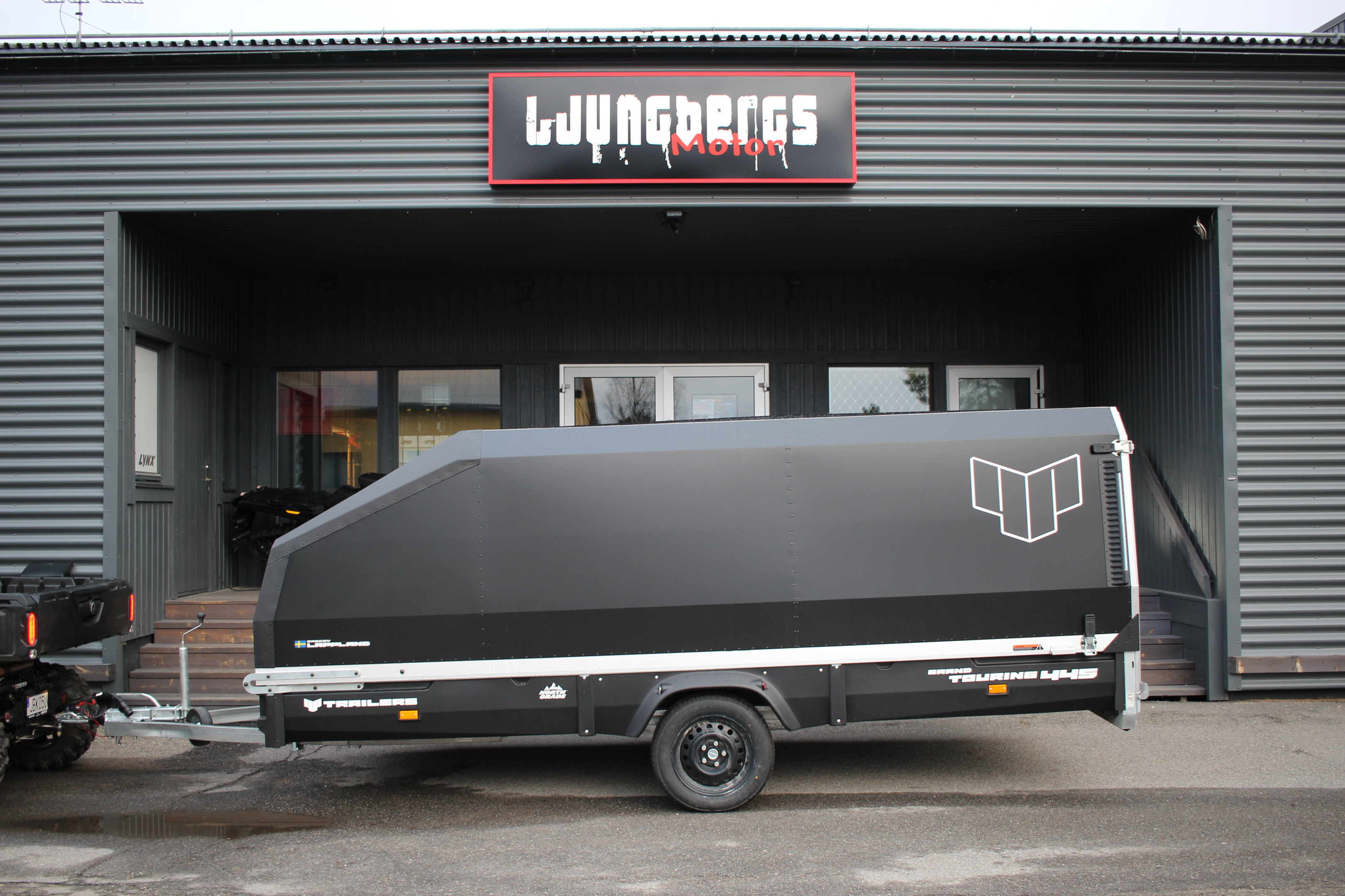 Produktbild 1 - 4P 445 TXi Grand Touring med kåpa 1260Kg 2026