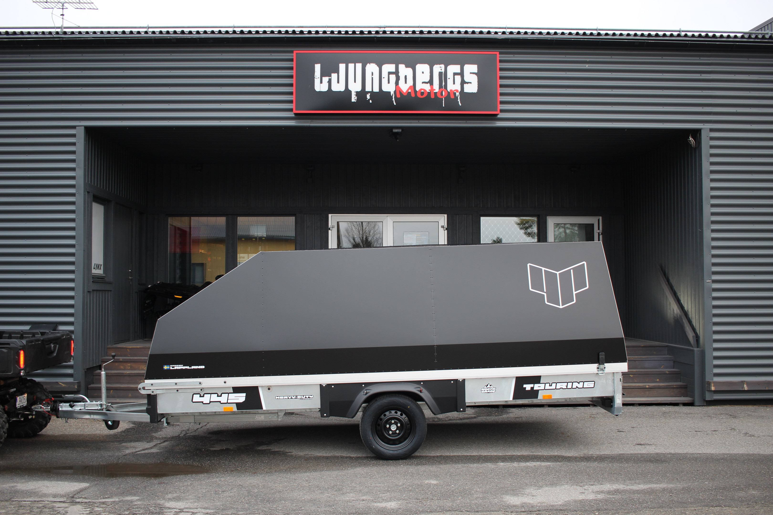 Produktbild 1 - 4P 445 TXi med kåpa 1160Kg 2026