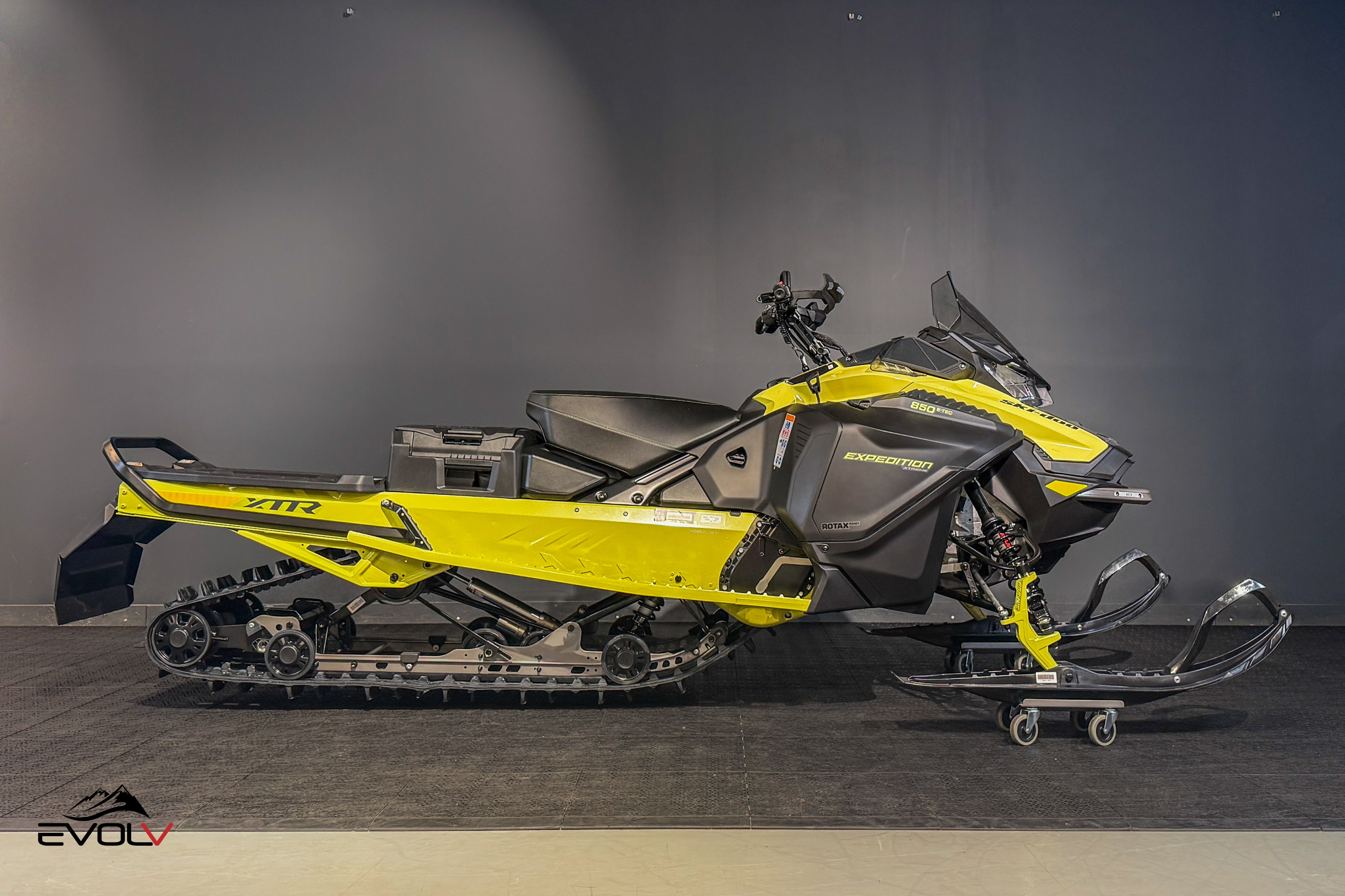 [general.product.image.short] 1 - Ski-doo Expedition Xtreme 900 Ace TurboR 2025