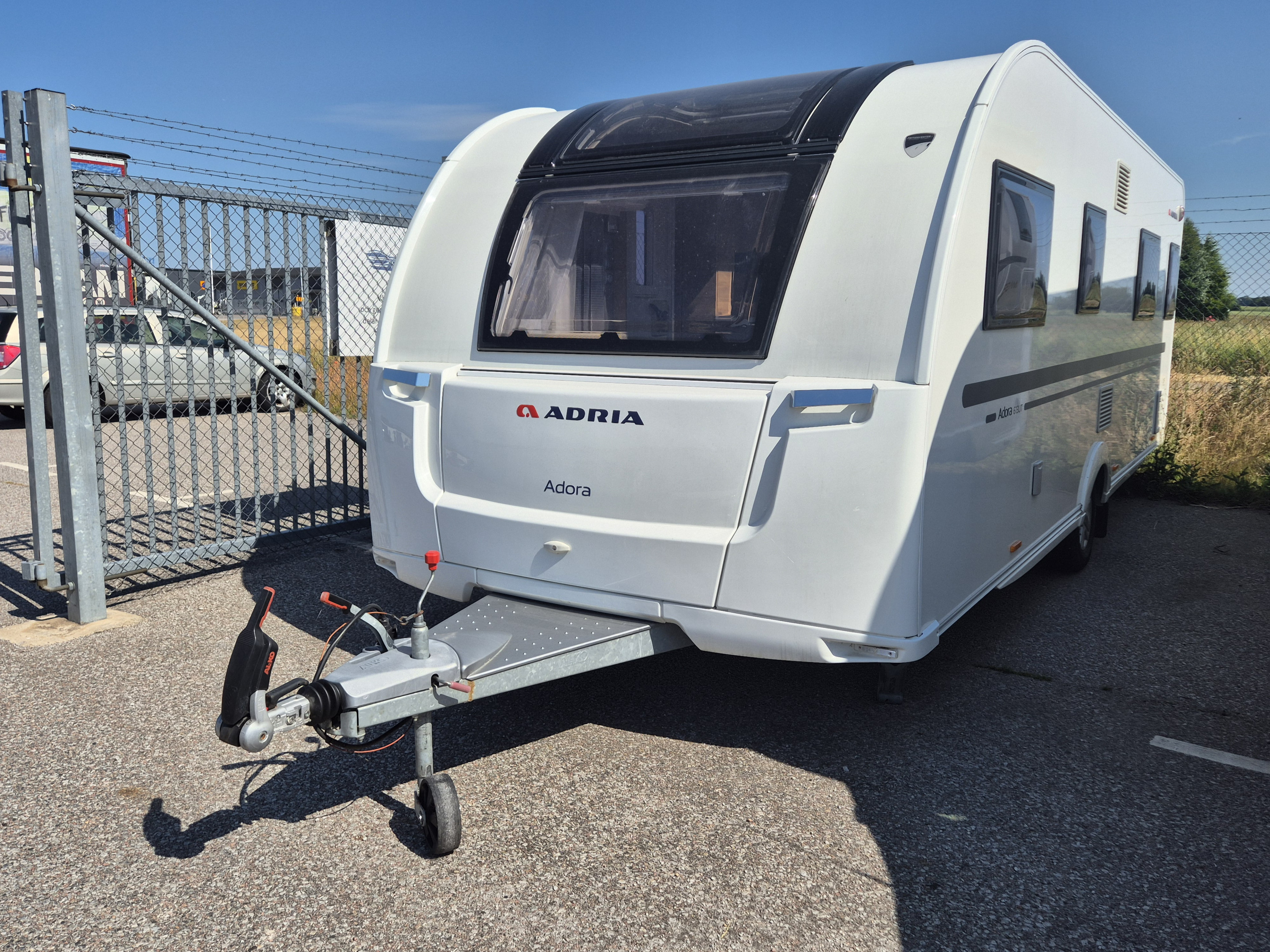 Produktbild 1 - Adria Adora 613 UT (Lufttält)(Queensbed) 2017