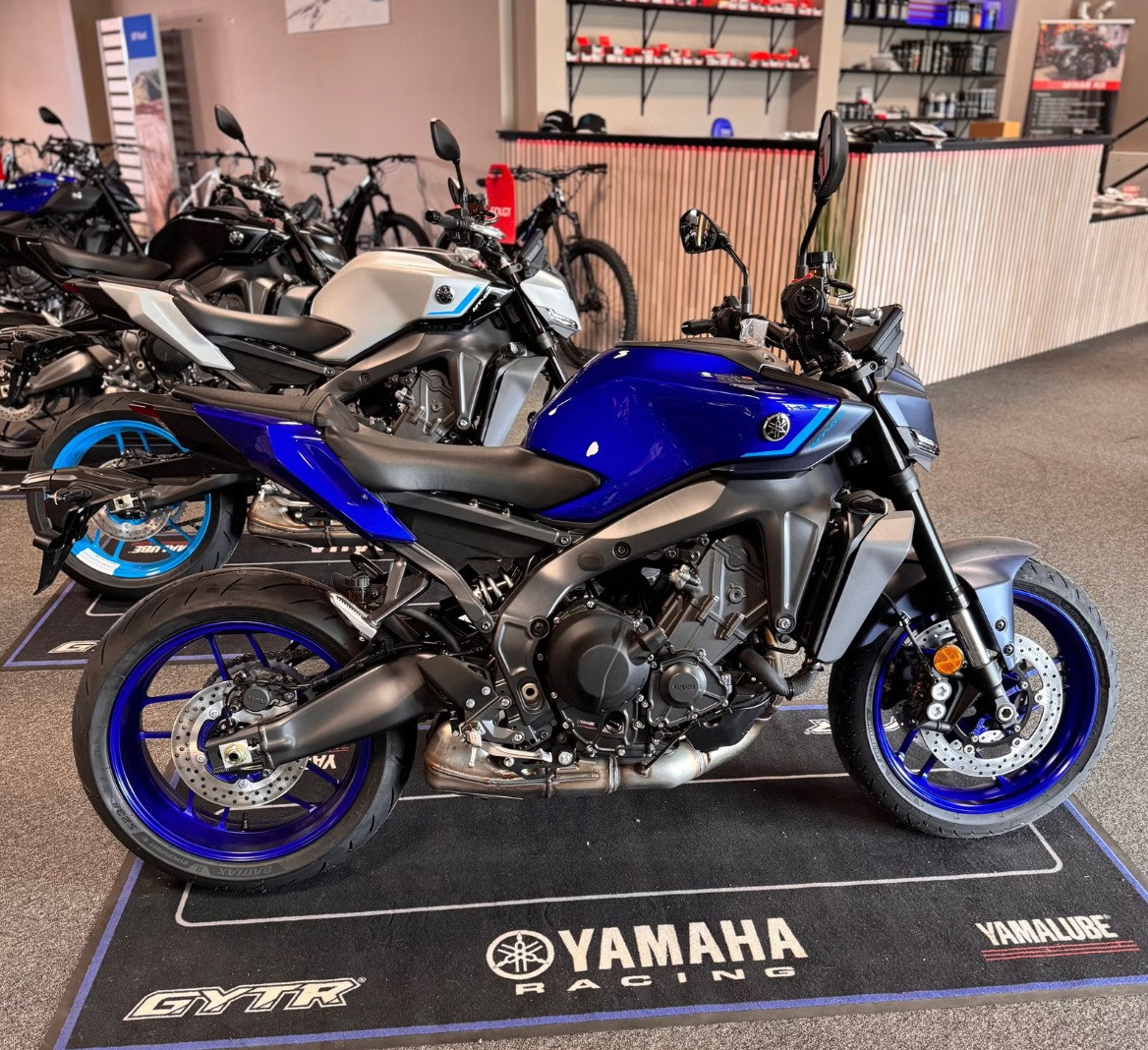 [general.product.image.short] 1 - Yamaha MT-09 Icon Blue 2025