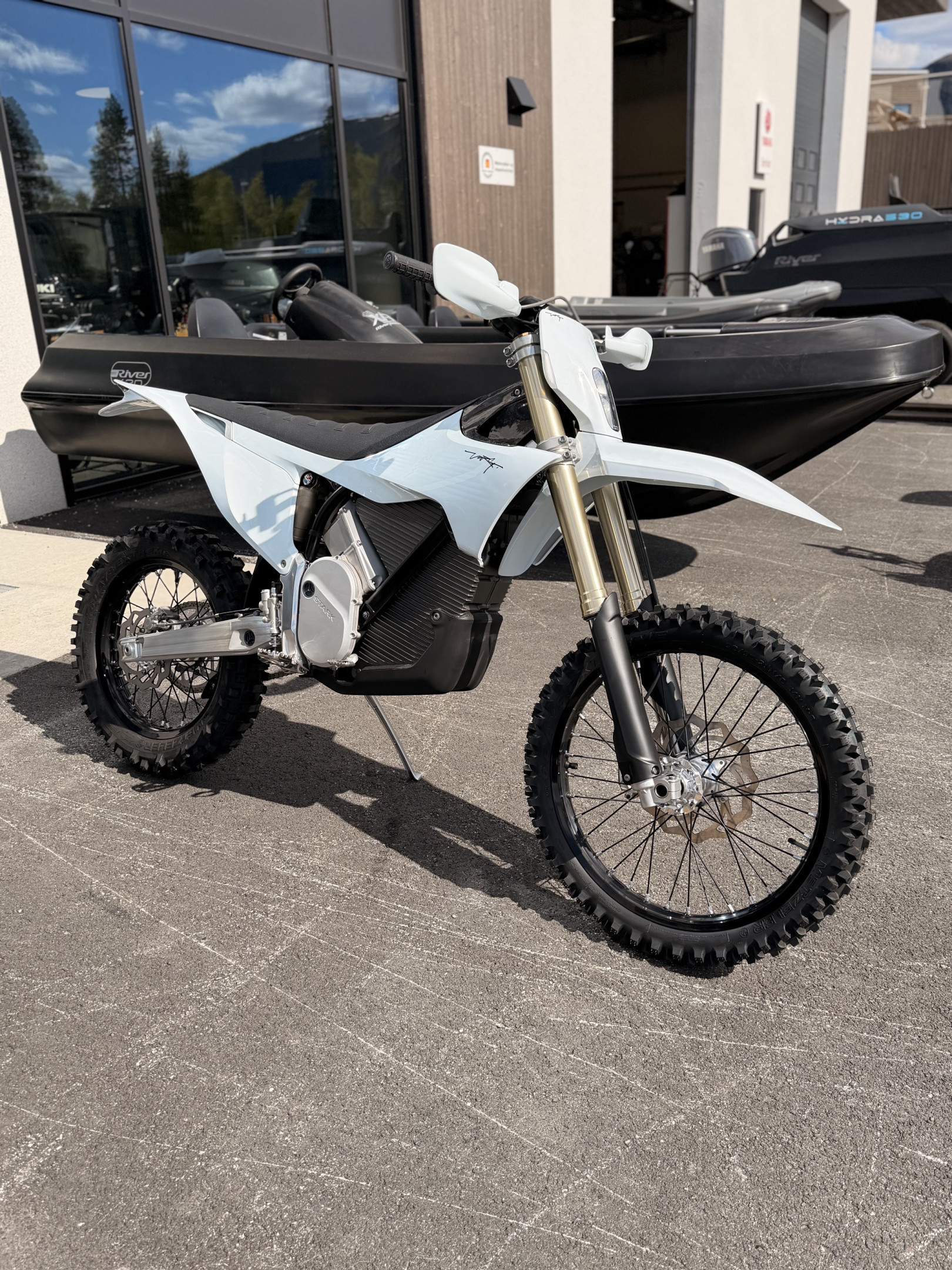 [general.product.image.short] 1 - Stark Future VARG EX Snow White ALFA +Fotbrems/Gre