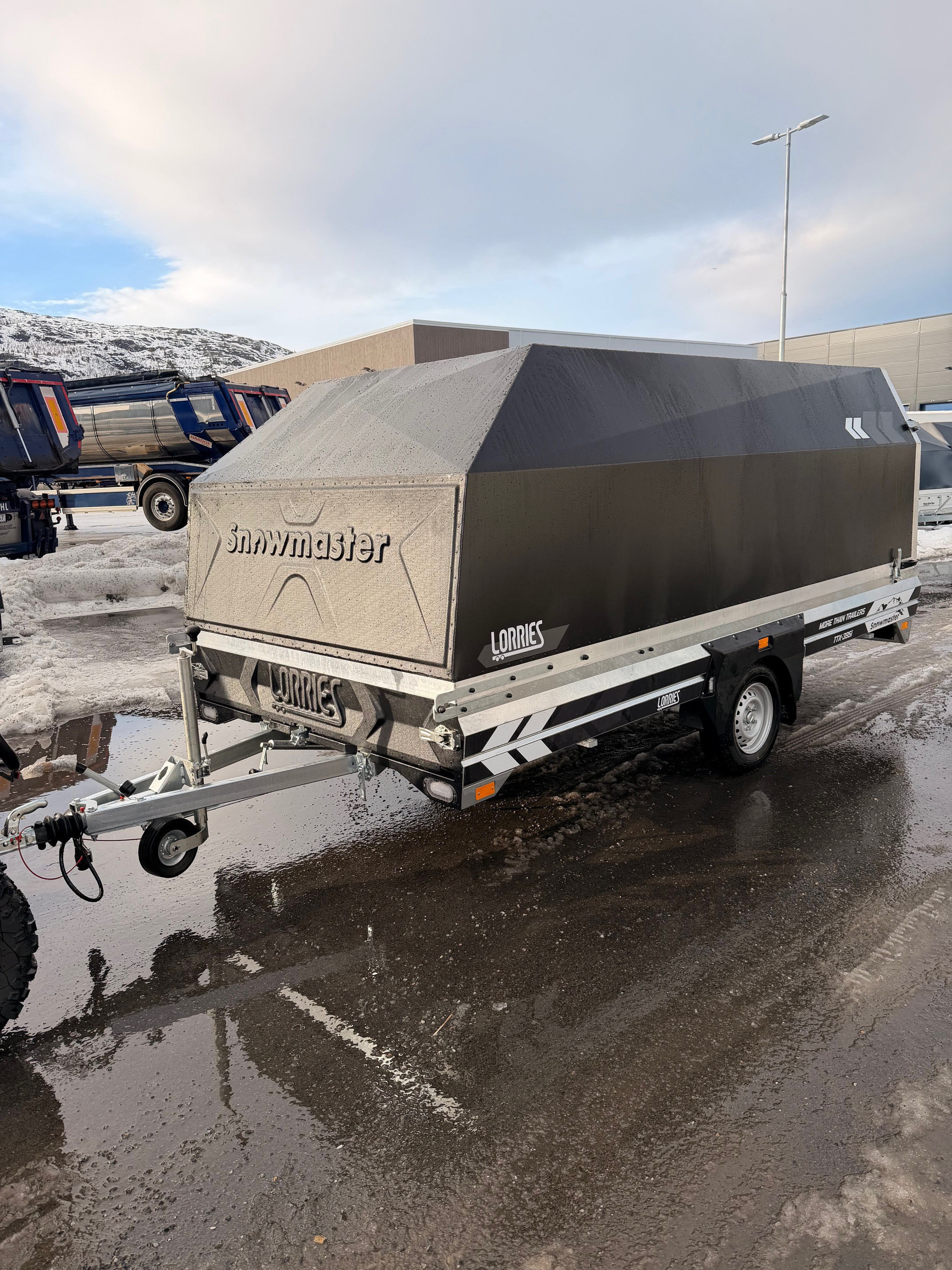 [general.product.image.short] 1 - Lorries Snowmaster TTXi 395x190 kapell og ramp 202