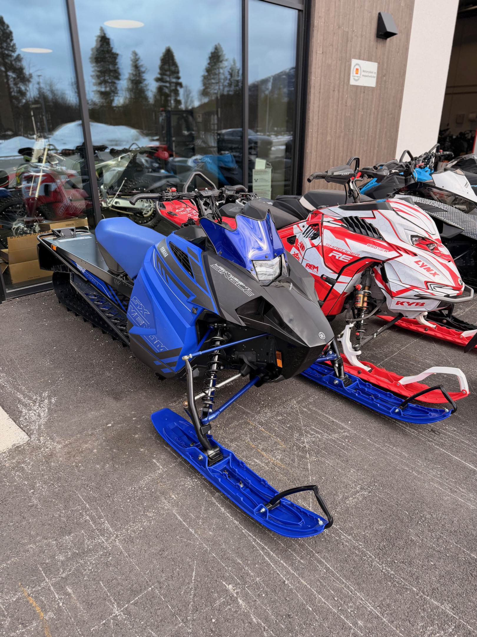 [general.product.image.short] 1 - Yamaha SXVENOM 400 MOUNTAIN 16-års scooter. 2023