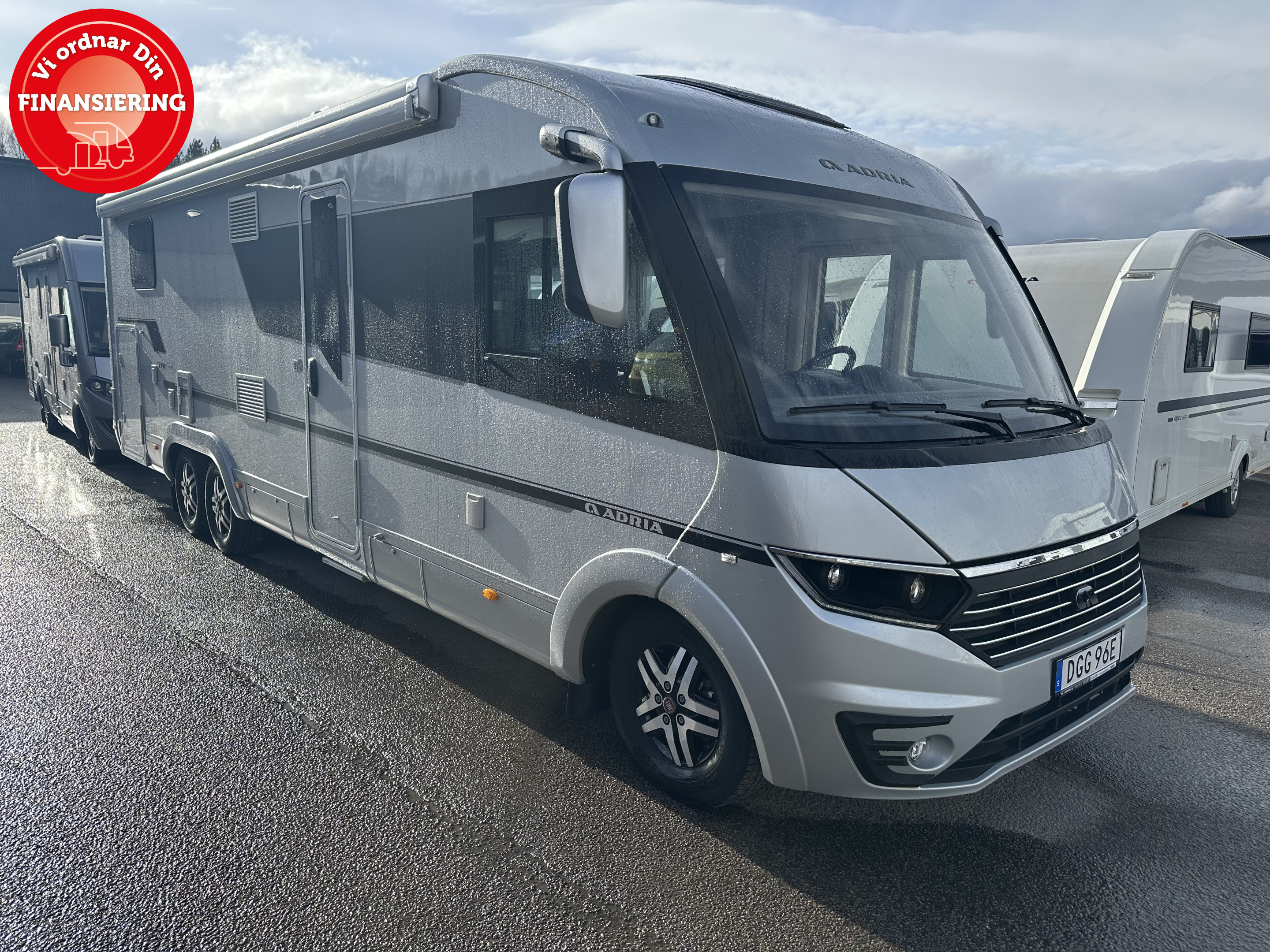 Produktbild 1 - Adria SONIC SUPREME I 810SL "Hydrauliska Stödben" 