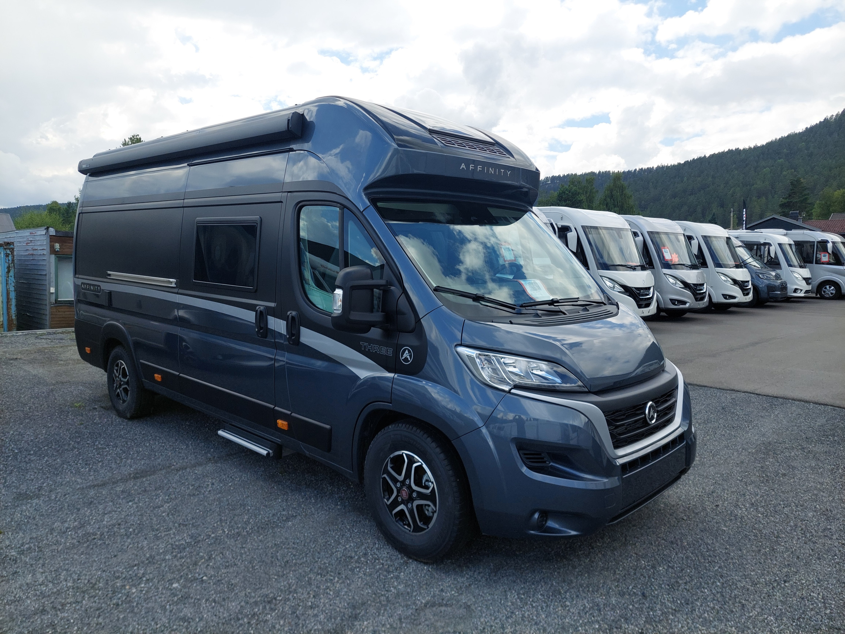 [general.product.image.short] 1 - KABE AFFINITY THREE // 180 HK // Automat // 4250 K