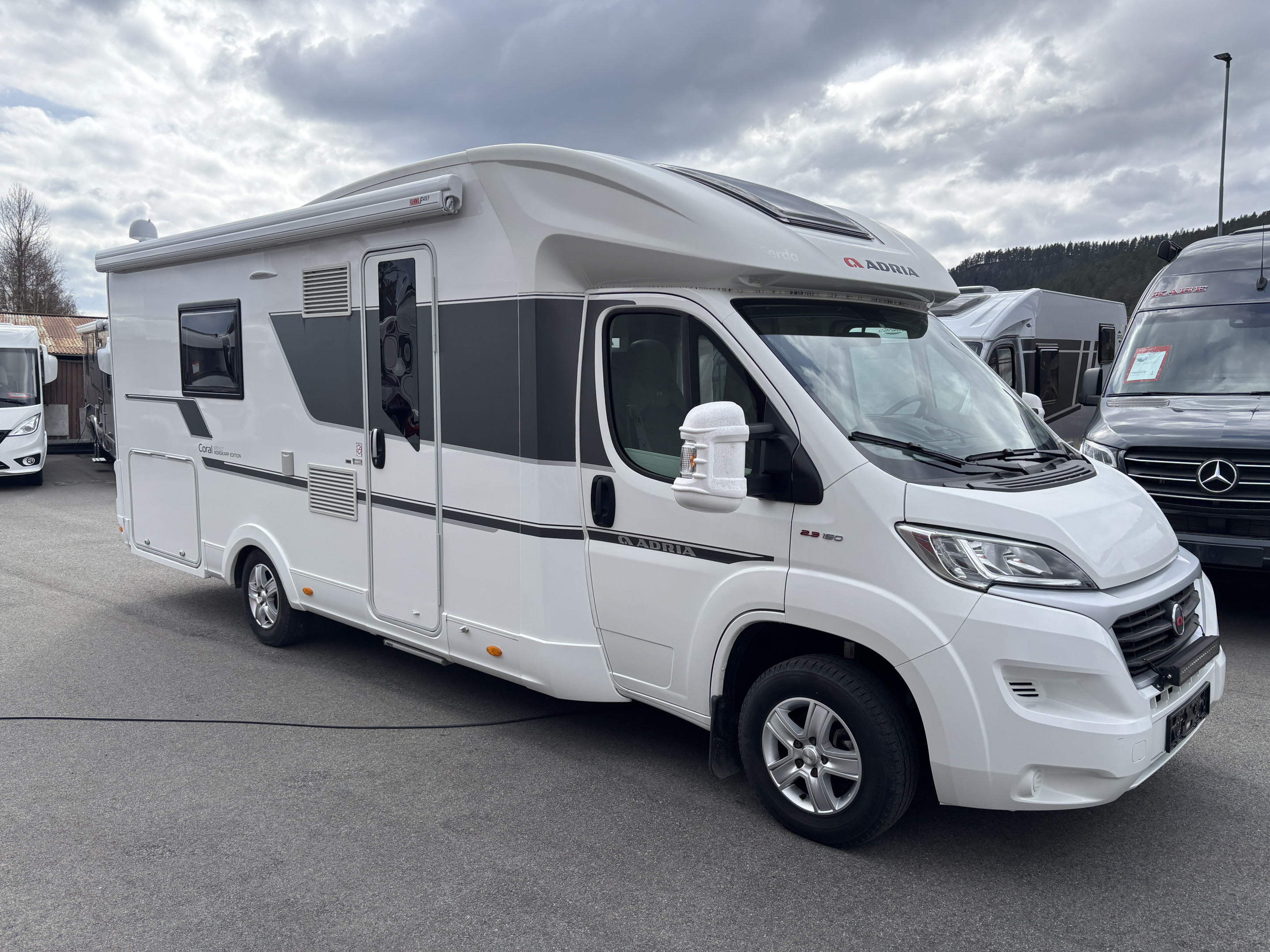 [general.product.image.short] 1 - Adria Coral 670 SLT Nordkapp edition, Automat, Ald