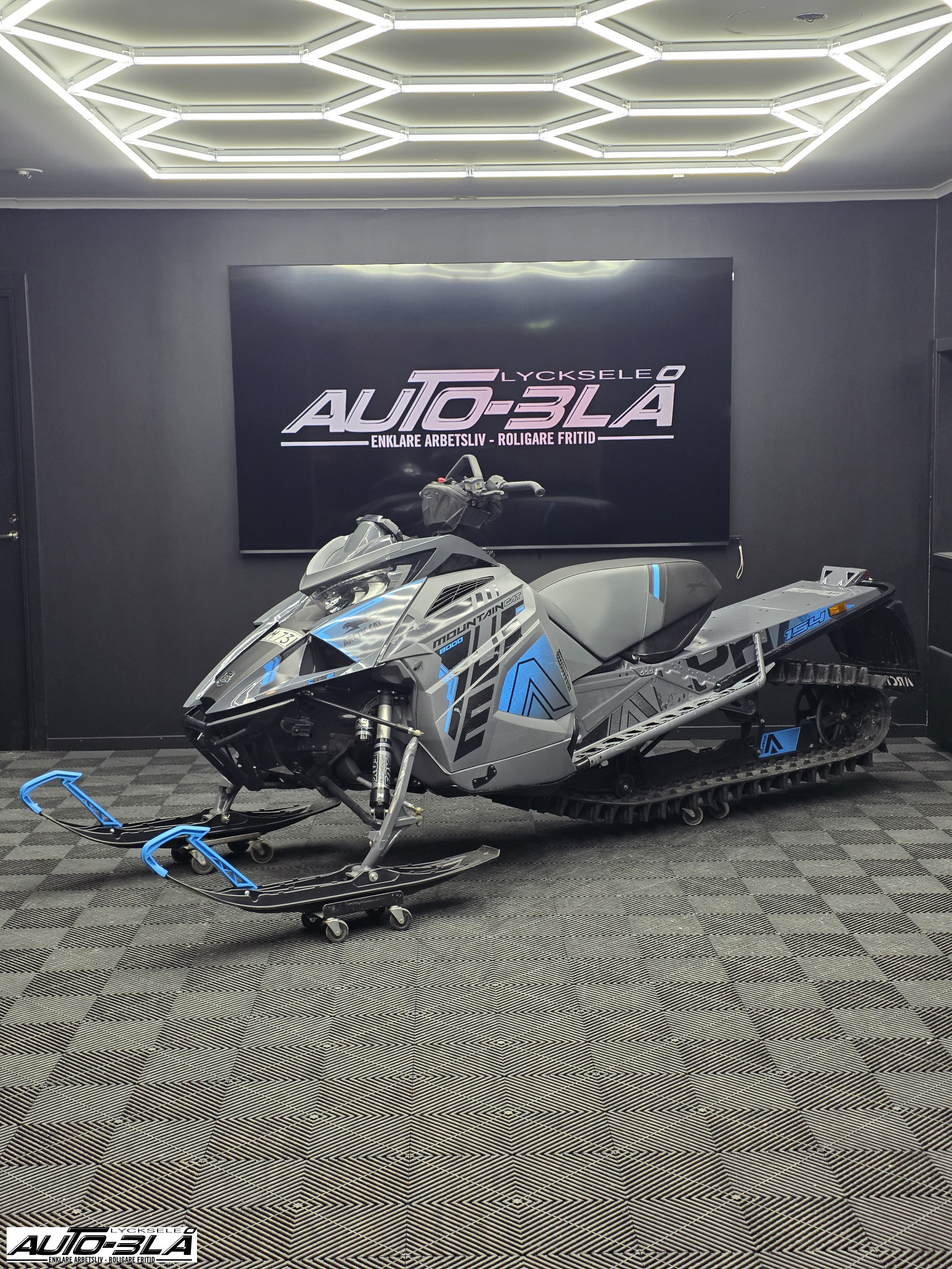 Produktbild 1 - Arctic Cat M 8000 ALPHA *Momsad 2022