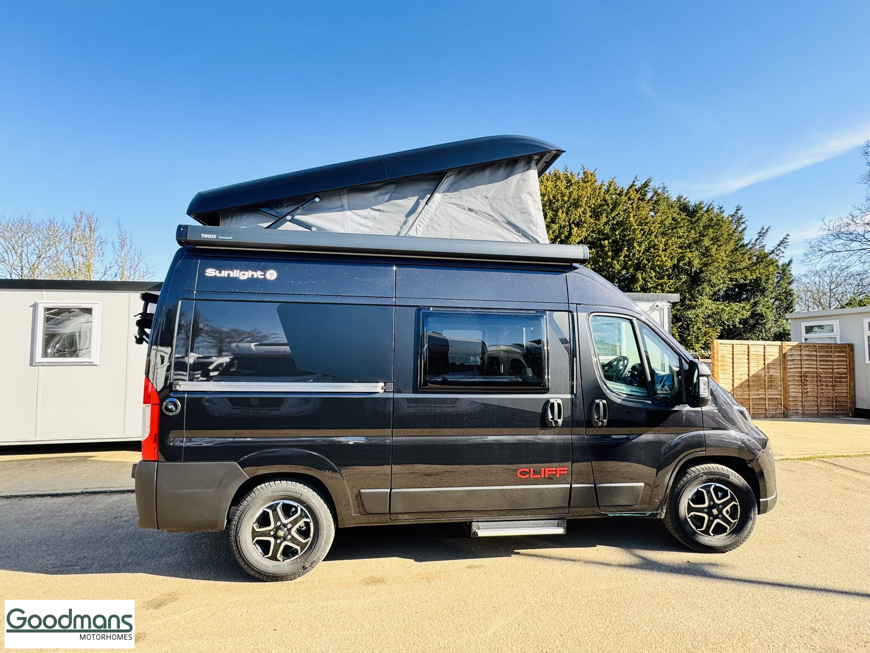 [general.product.image.short] 1 - Sunlight Cliff 600 XX RT Adventure 2025