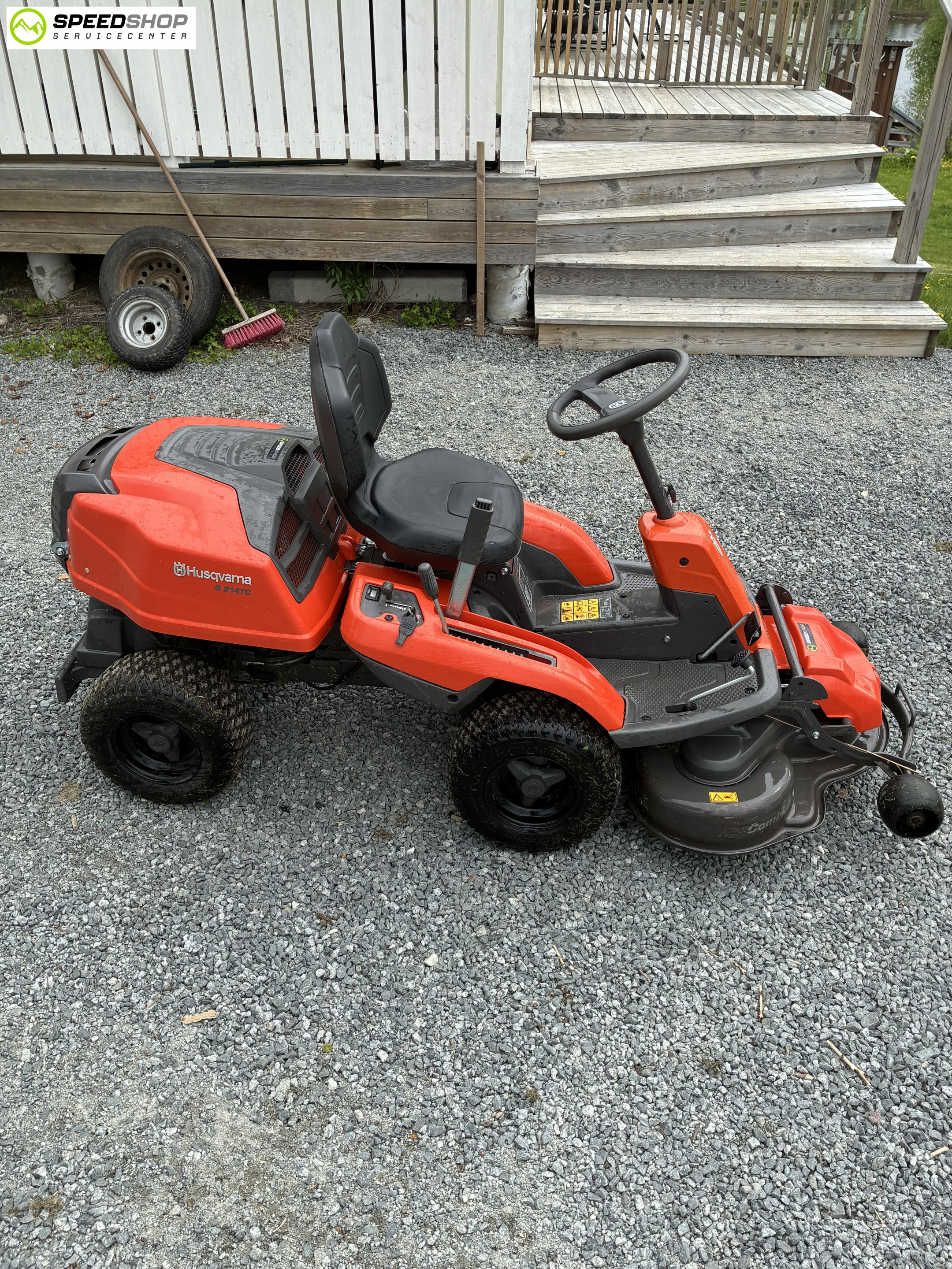 Produktbild 1 - Husqvarna R 214TC 2024